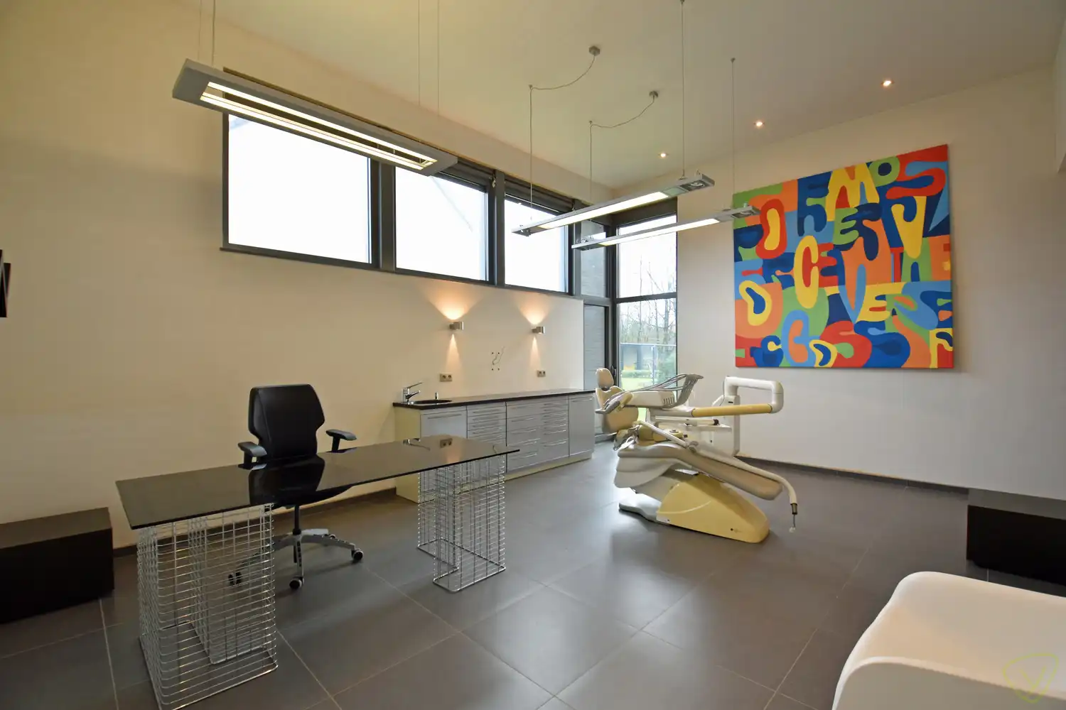 Moderne praktijkruimte te huur te Eeklo! foto 2