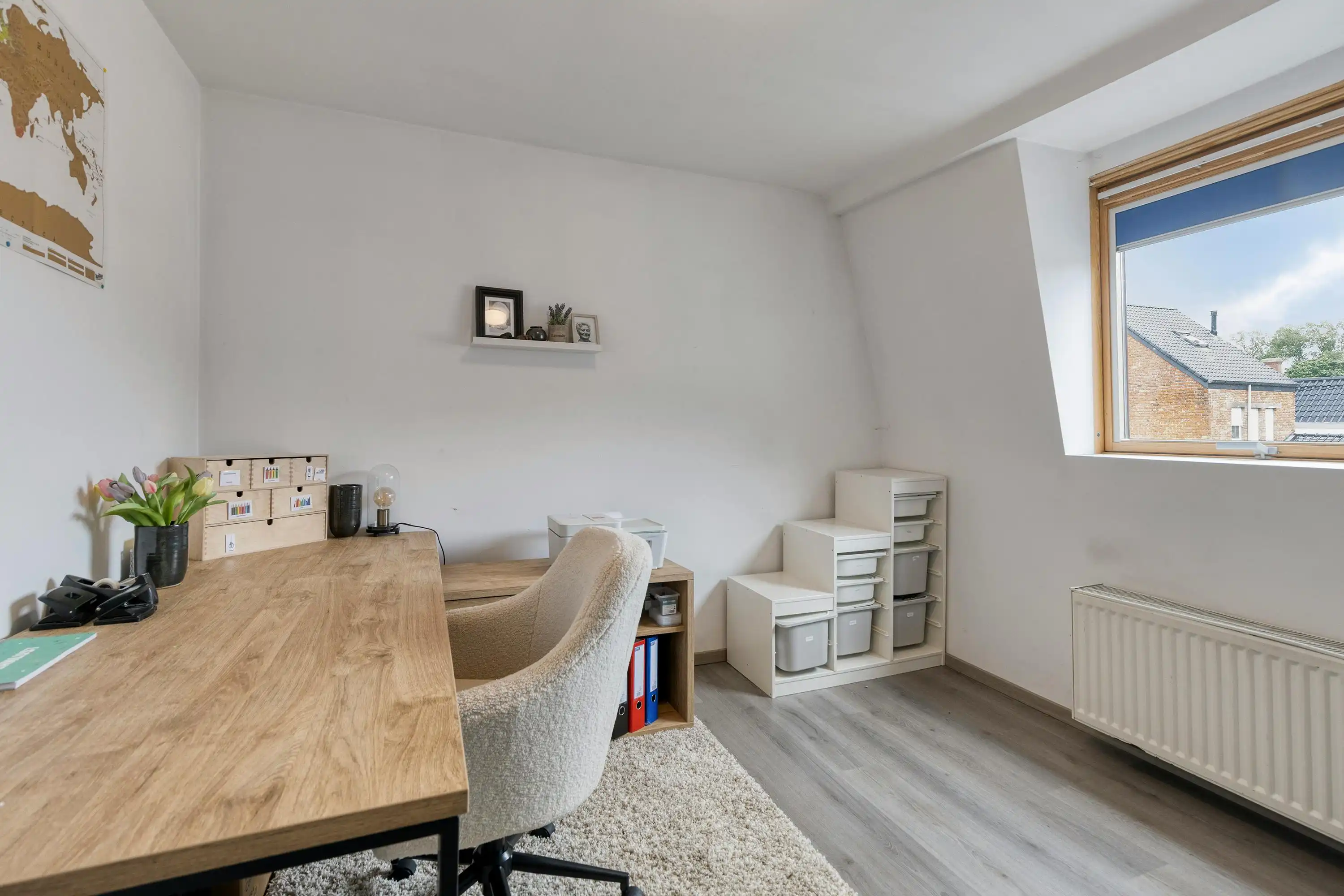 Instapklaar huis met drie slaapkamers, 2 badkamers en tuin! foto 12