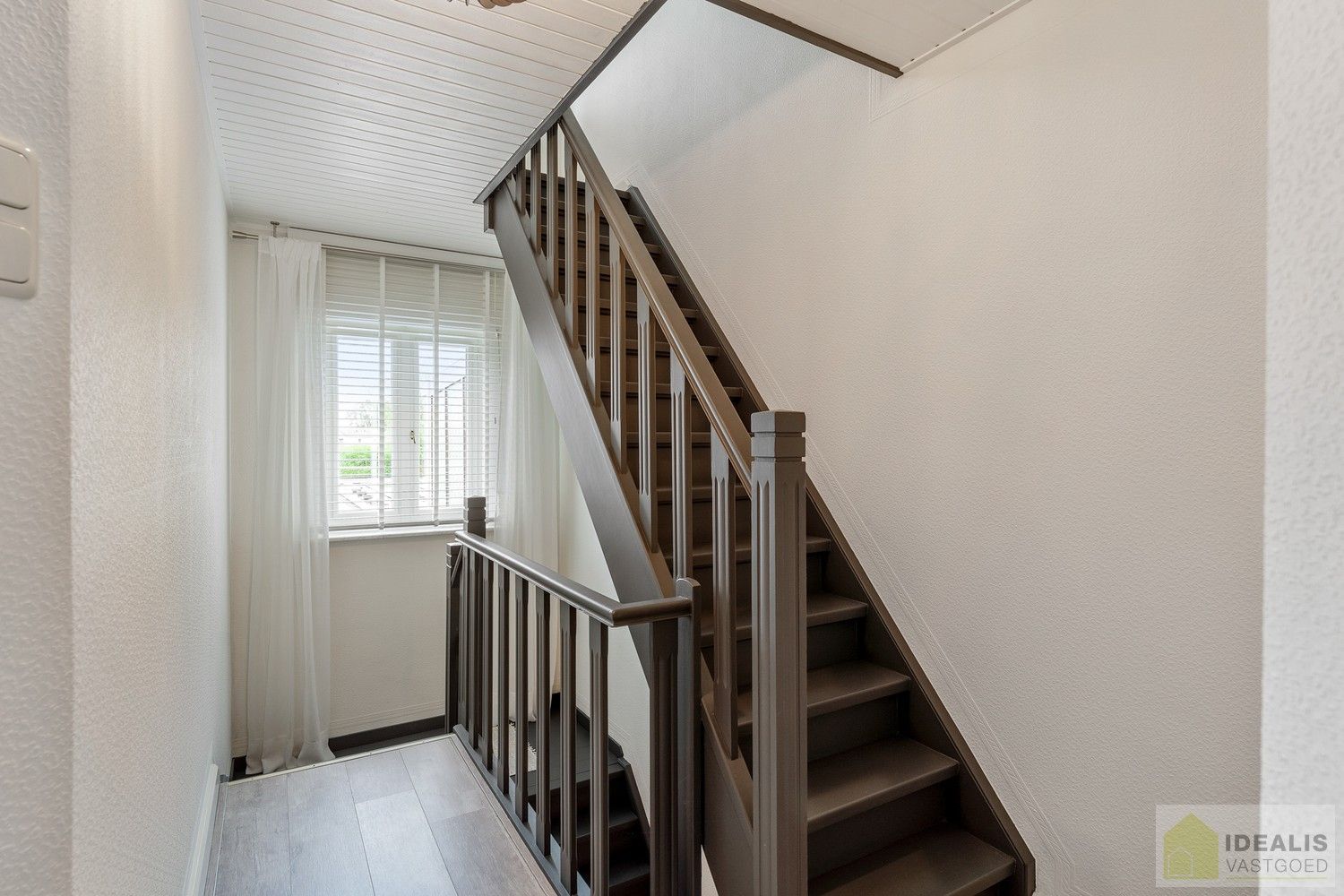 IDEALIS VASTGOED – Prachtige, stijlvolle woning mét B&B-gedeelte, van maar liefst +-315m² foto 22