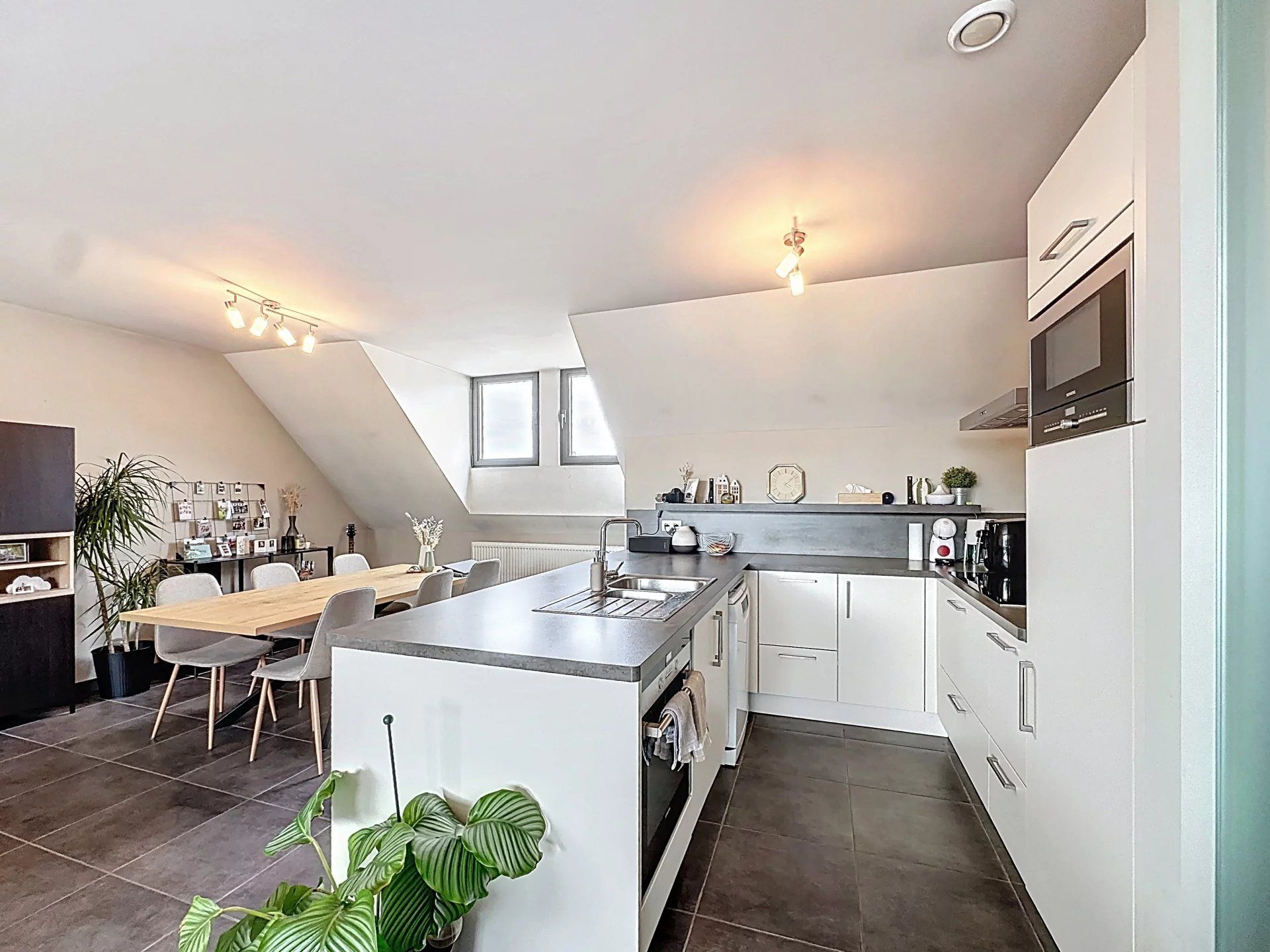Dakappartement met 2 slaapkamers en groot terras op de grens tussen Balen en Mol. foto 6