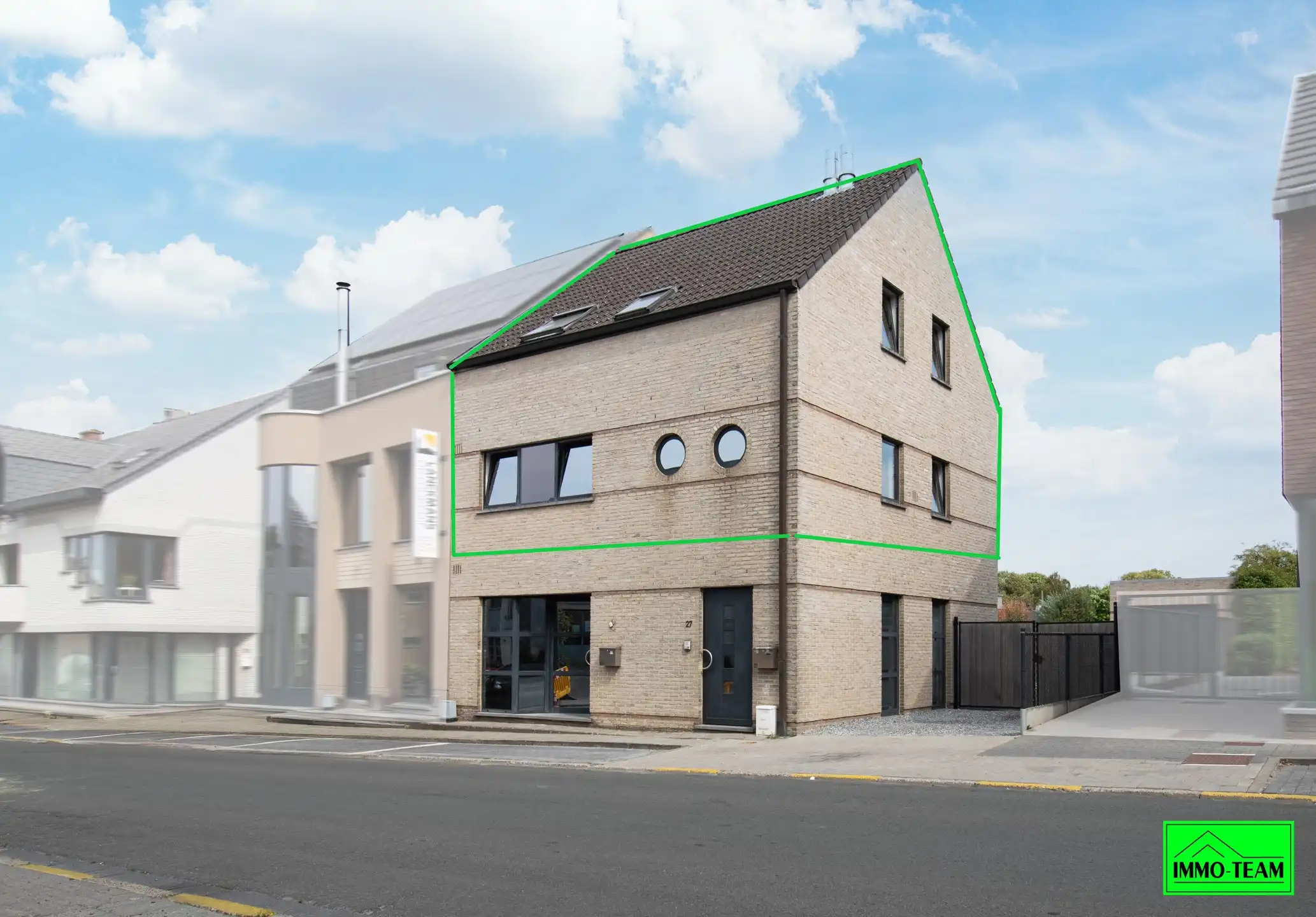 Ruim duplex-appartement met 3 slaapkamers foto {{pictureIndex}}