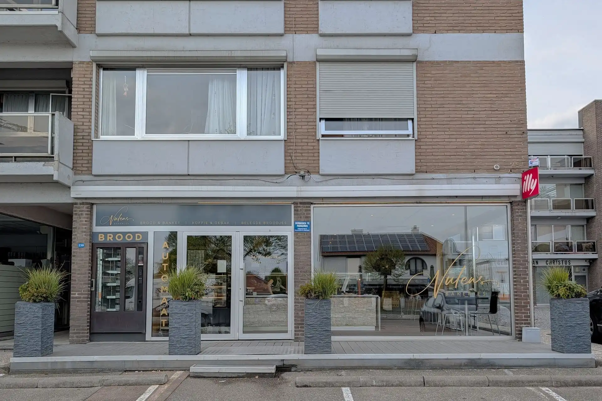 Winkelruimte gelegen op een toplocatie te Rekem foto 2