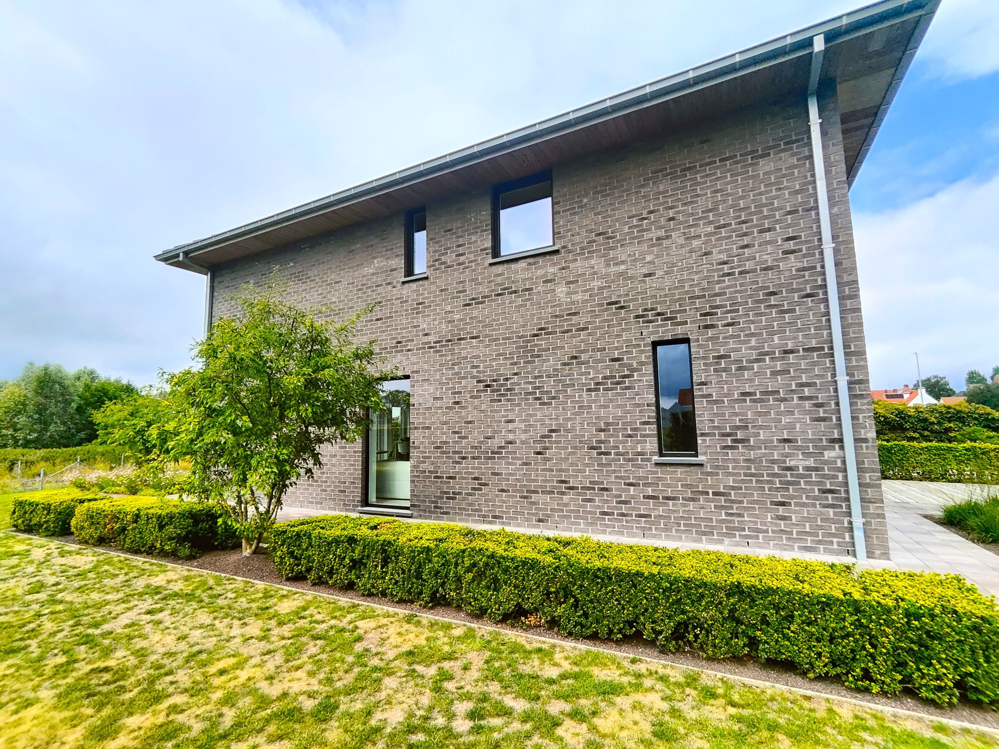 *Nieuwbouw half-open woning te koop vlak aan de duinen te Oostende! foto 2
