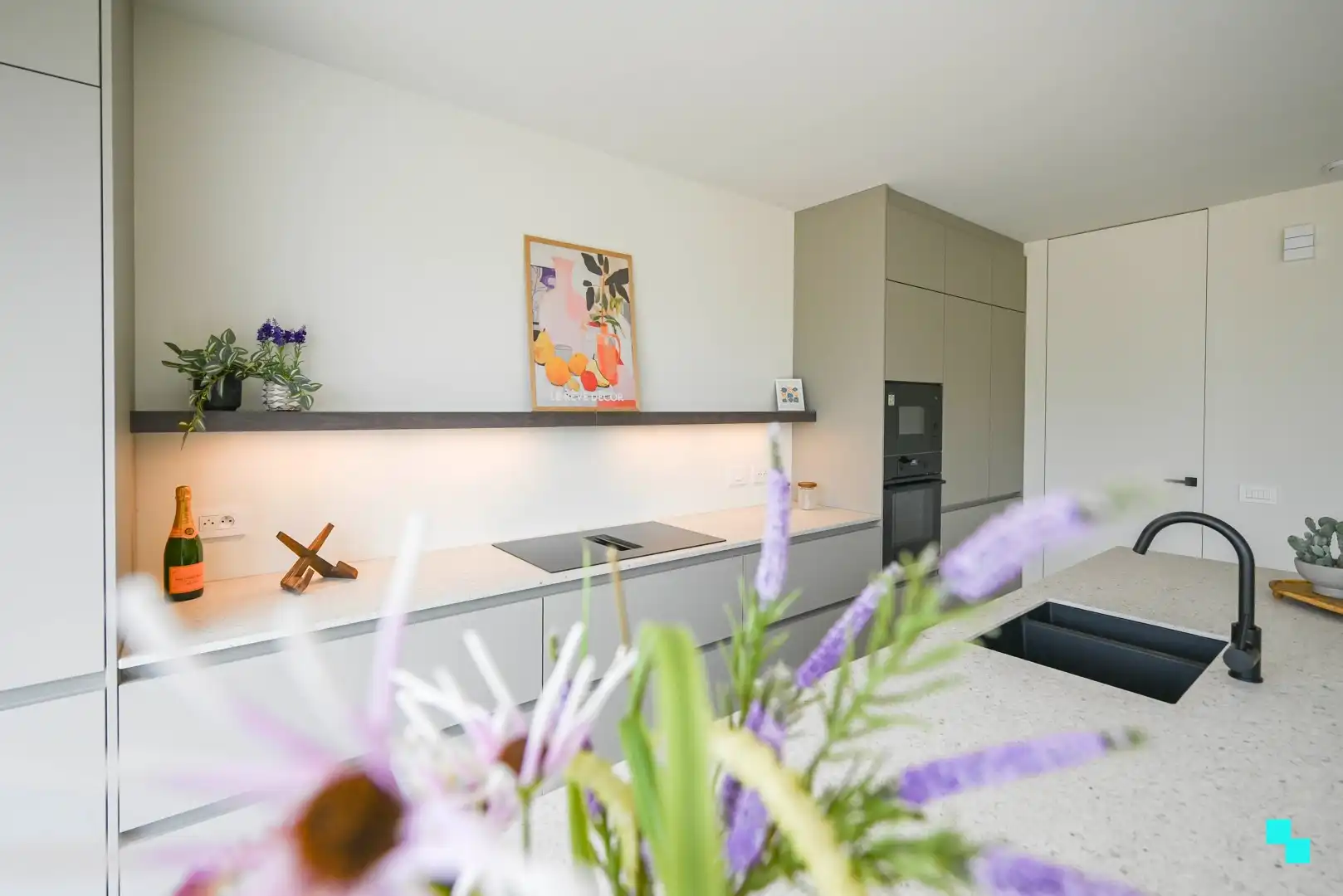 Hoogwaardig afgewerkte halfopen nieuwbouwwoning foto 7