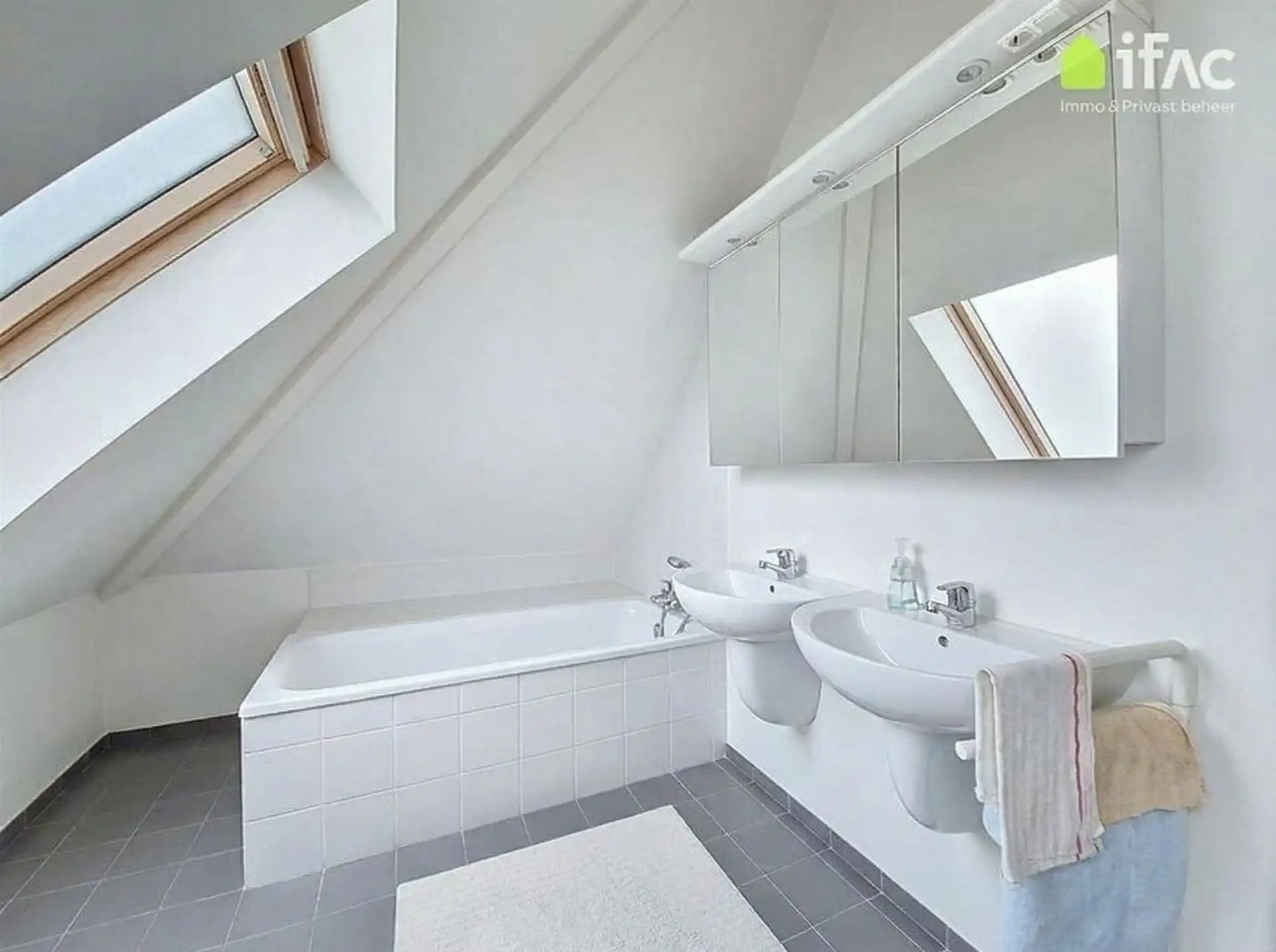 Ruime villa 6 slpks, 2 bureaus, 5 badkamers op +/-17are foto 27