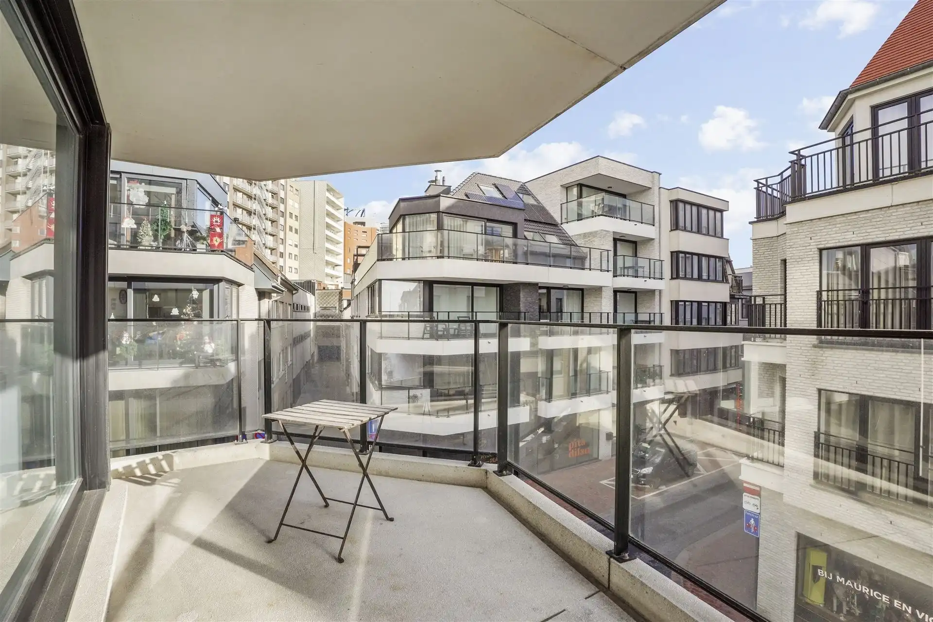 INSTAPKLAAR / RECENT GEBOUW  foto 3