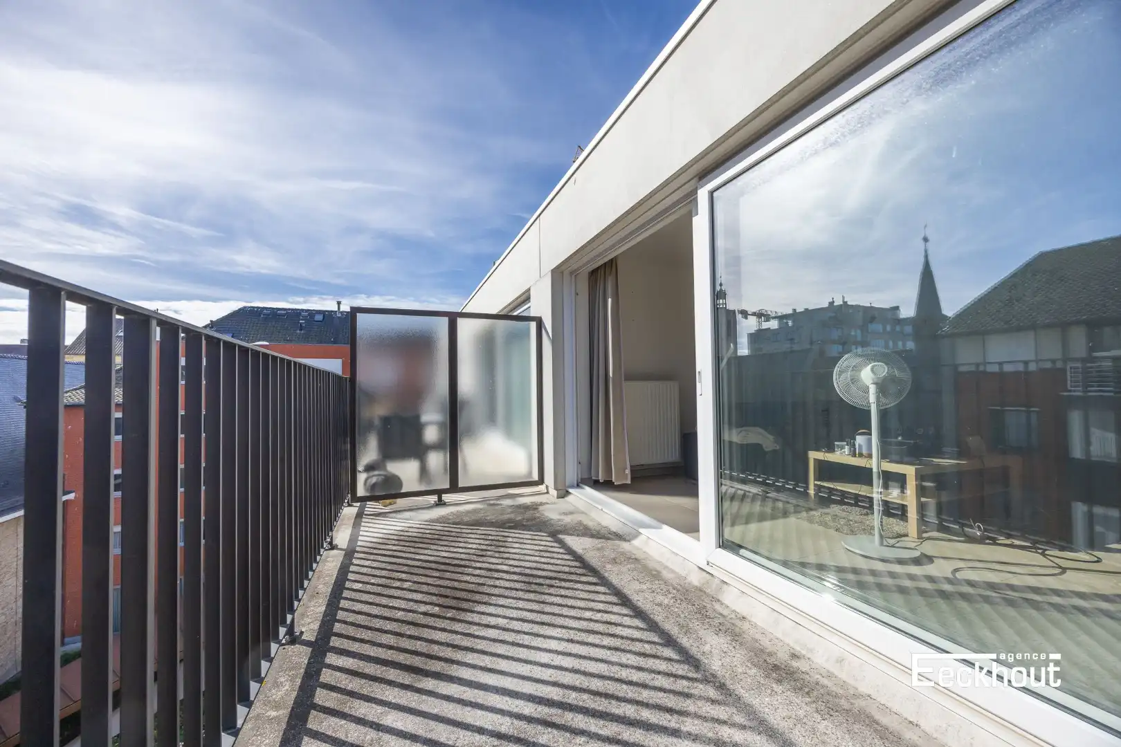 Instapklaar appartement met ruim zonneterras in het centrum van Oostende! foto 2