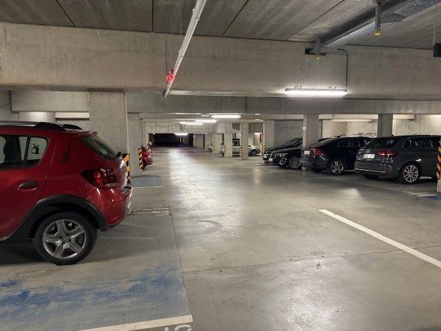 Ondergrondse parkeerplaats op 200m van station Gent-Sint-Pieters.  foto 1