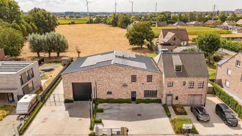 Ruime loods met kantoorruimte aan de Oeselgemstraat te huur in Wakken – perfect voor uw bedrijfsactiviteiten! ✨ foto 2
