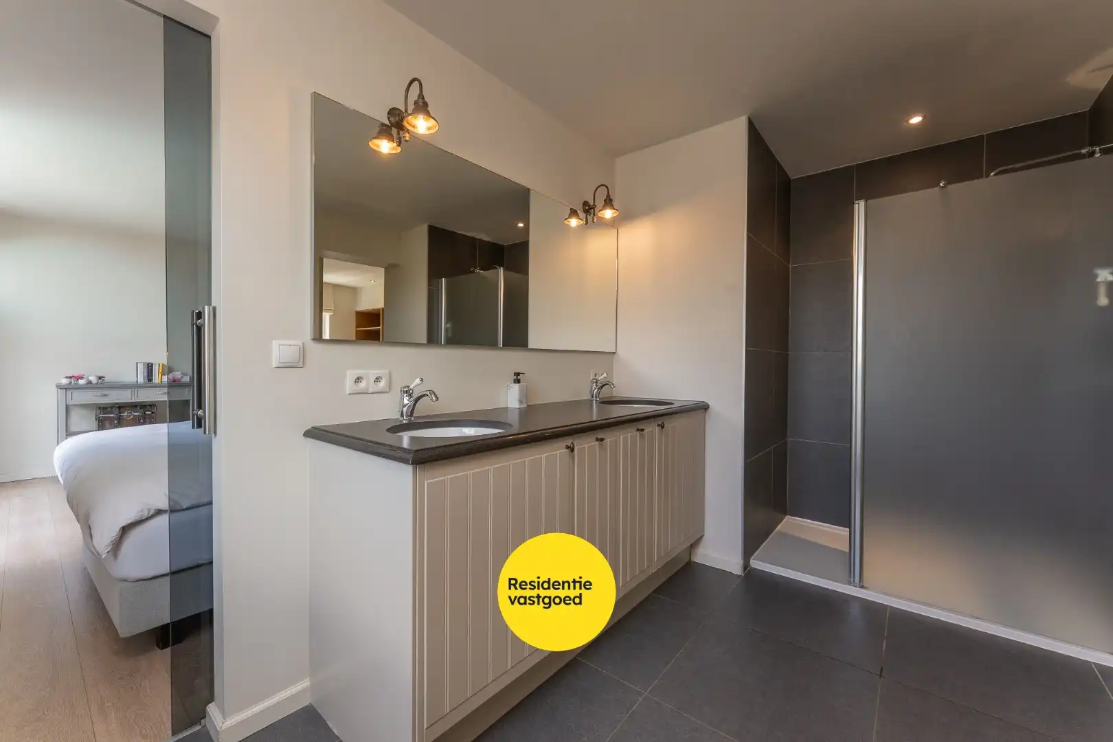 Exclusieve villa met zwembad en poolhouse in de nieuwe St-Annawijk te Sint-Andries foto 20