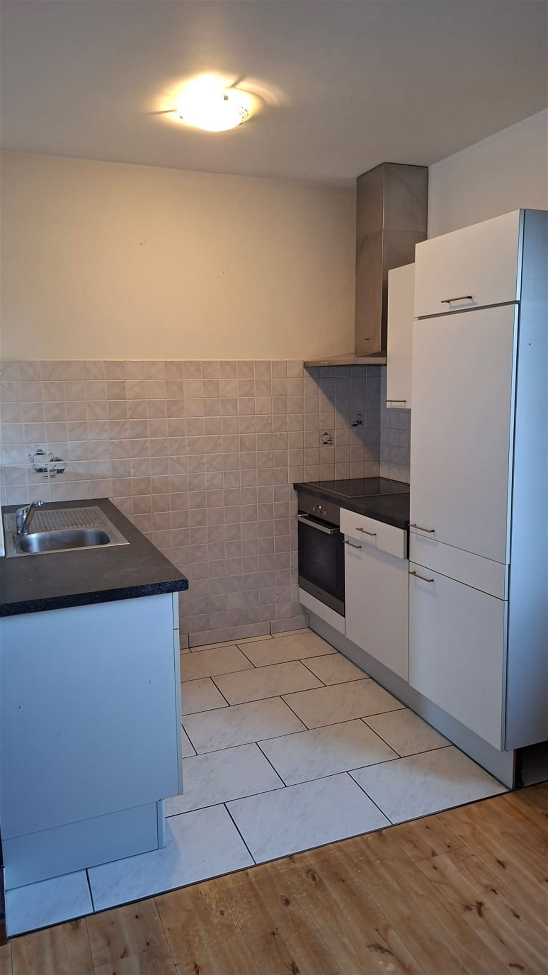 Gezellig appartement met ruim terras in centrum Boom! foto 3