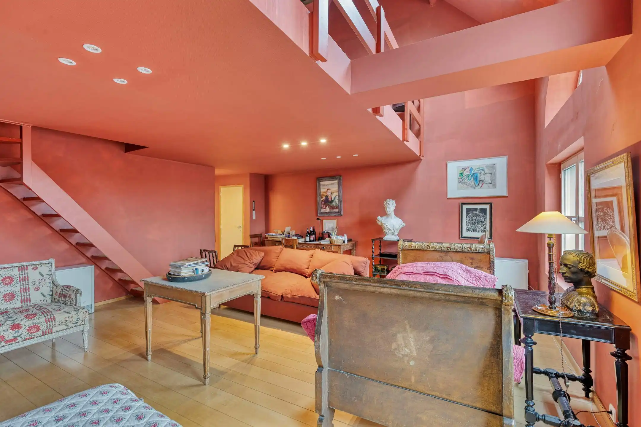 Karaktervol appartement te koop met mezzanine in Brugge foto 4