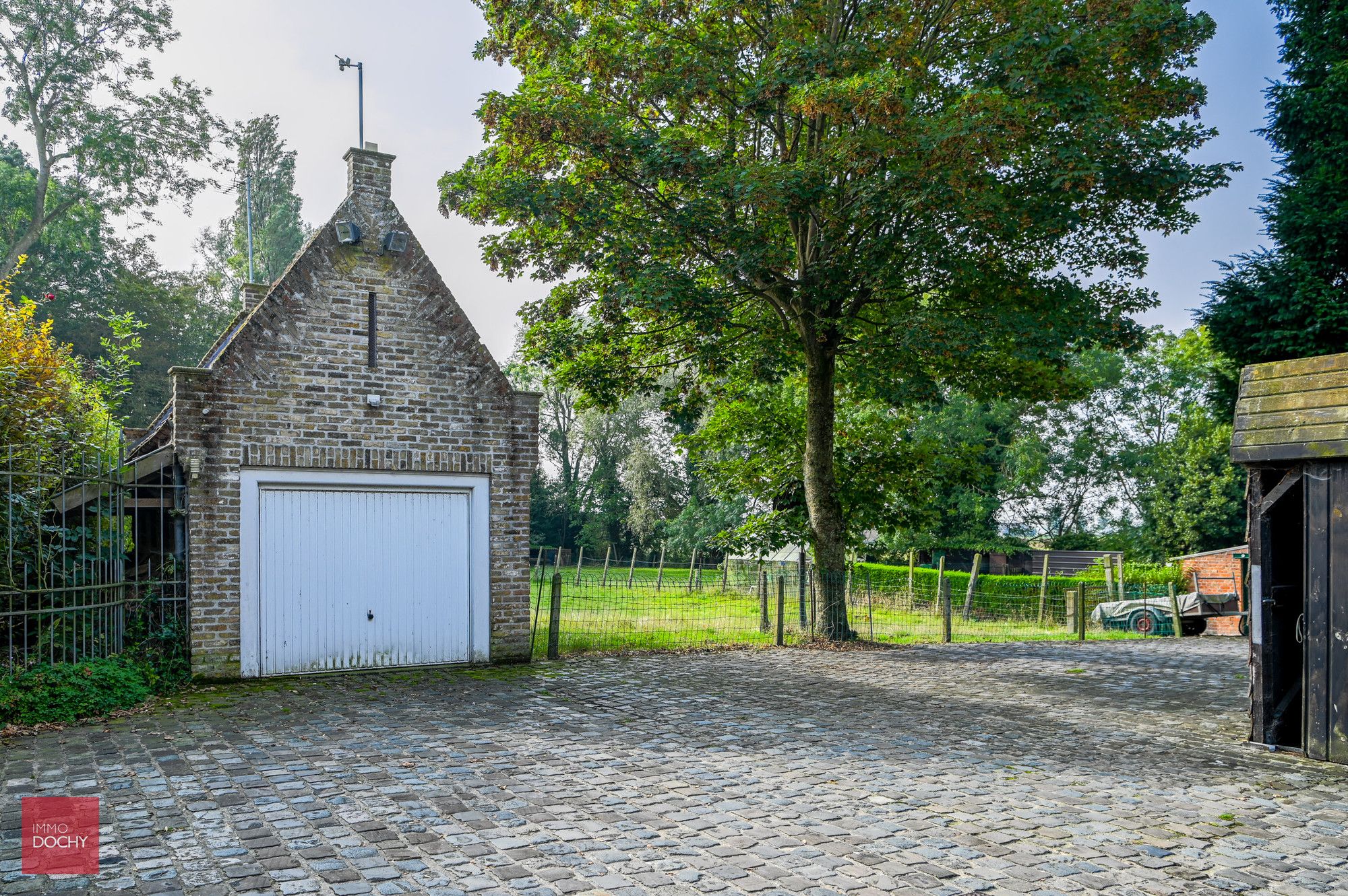 Zeer rustig gelegen, volledig gerestaureerd landhuis (voormalige pastorij) te Houtem foto 9