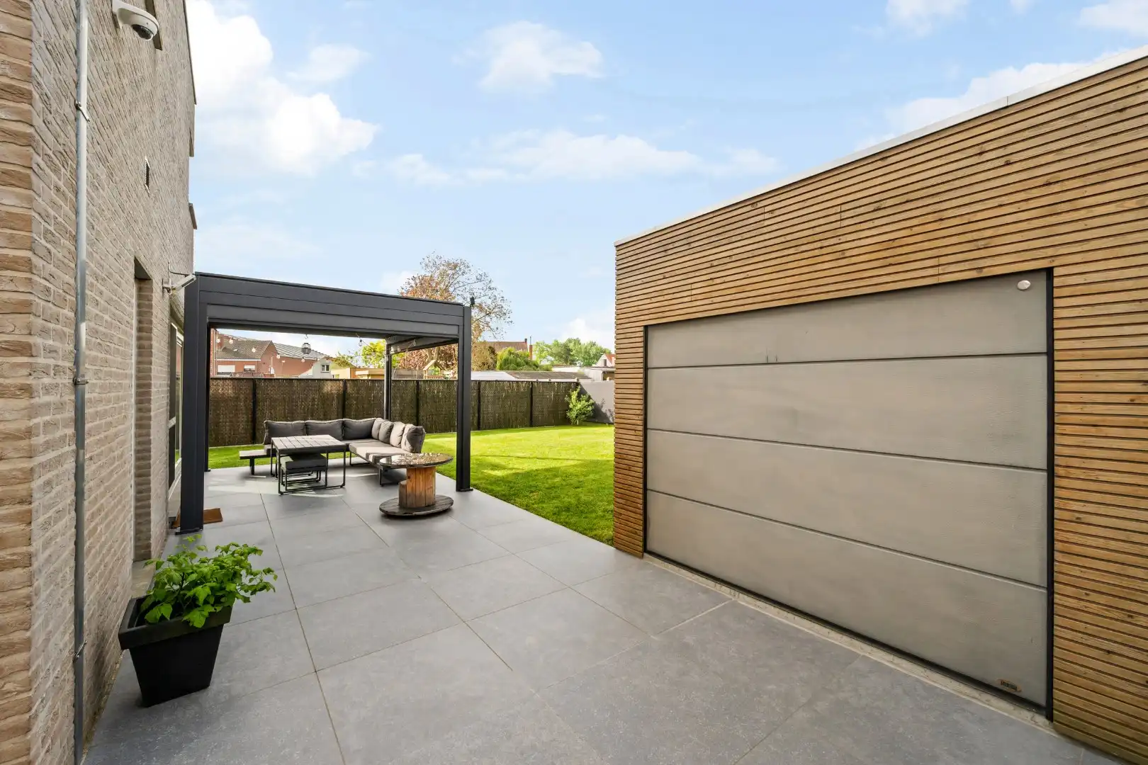 Instapklare, open woning met 4 slaapkamers en dressing, 2 garages en zonnige tuin in Menen foto 16