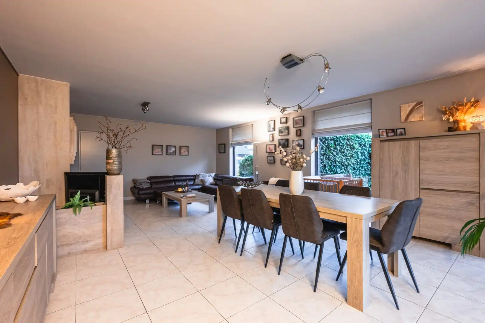 Hoofdfoto van de publicatie: Villa met 6 kamers,  garage, 44 zonnepanelen, en veel ruimte op 810 m²