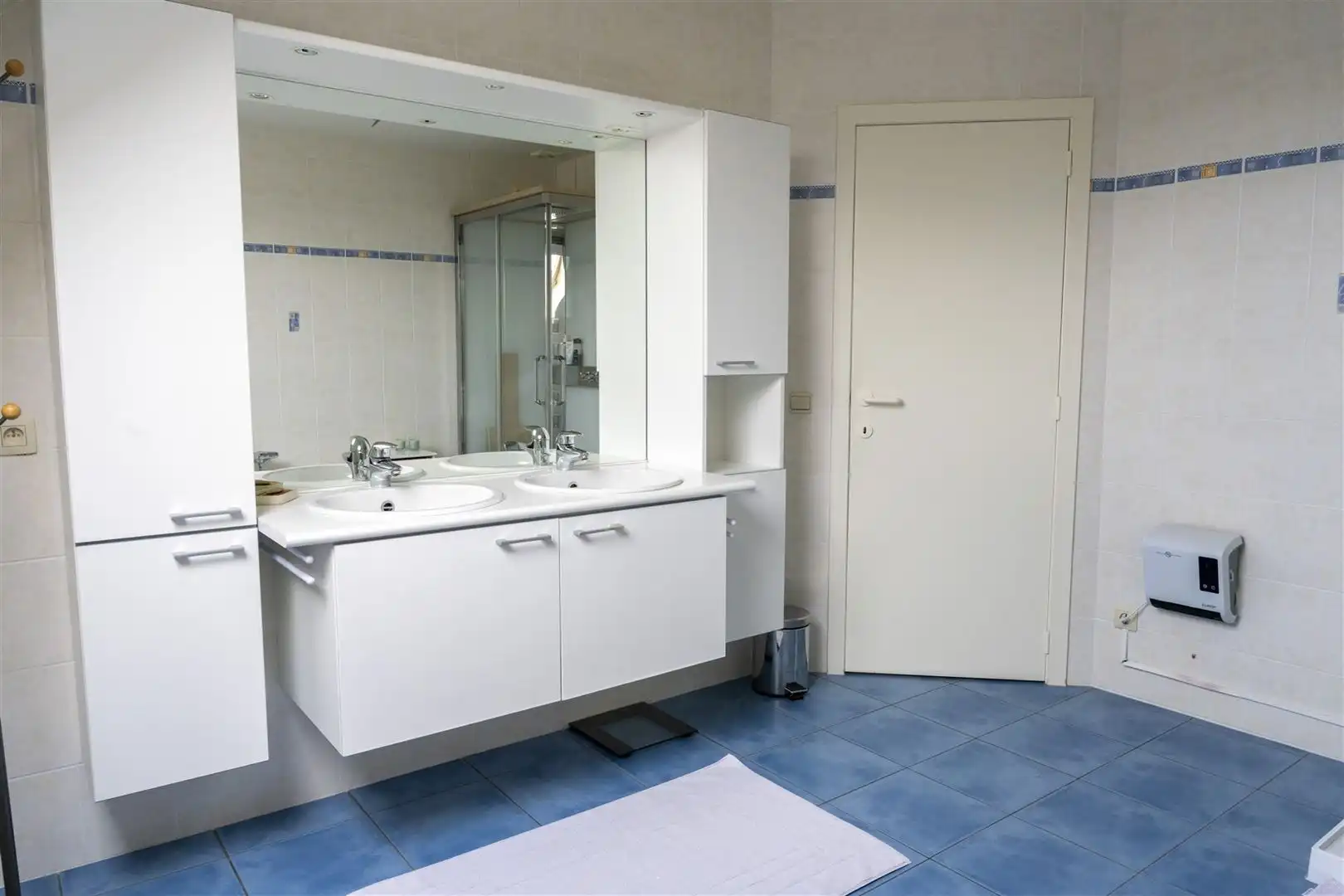 Kwalitatief afgewerkte woning met zonnige tuin, 3 slaapkamers en bureau. foto 21