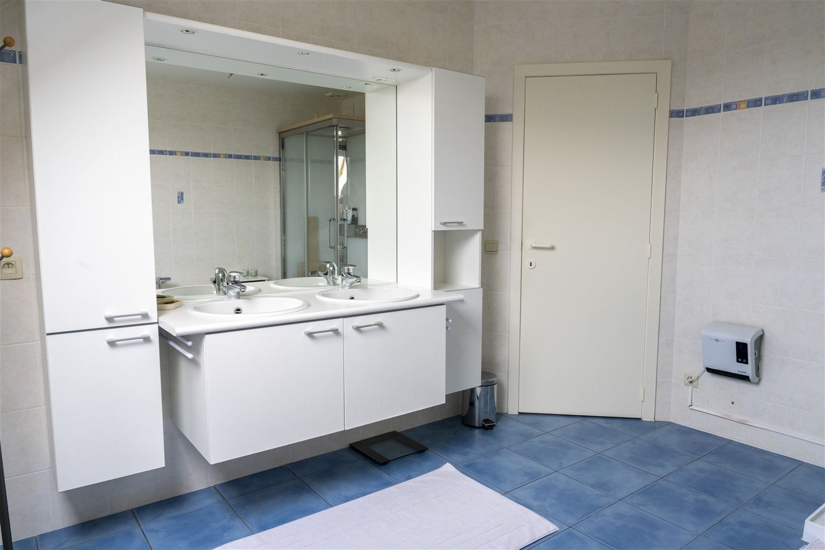 Kwalitatief afgewerkte woning met zonnige tuin, 3 slaapkamers en bureau. foto 21