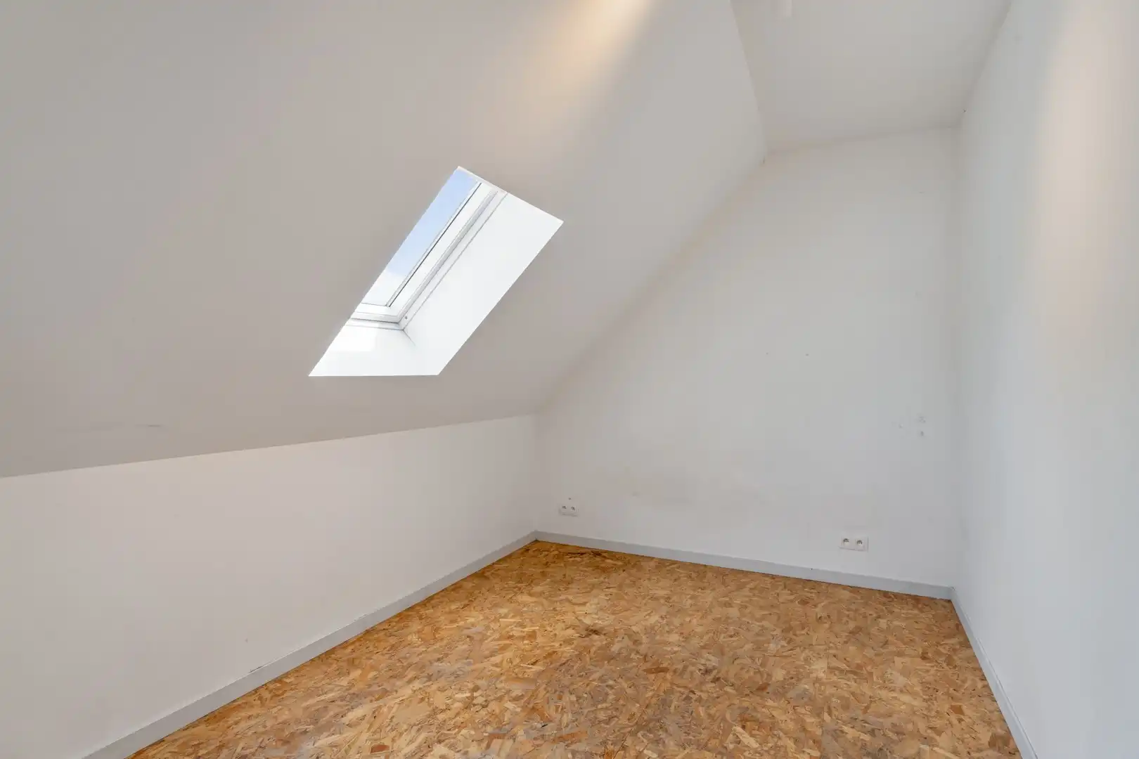 Op te frissen woning met 4 slaapkamers in Genk (Bret) foto 23