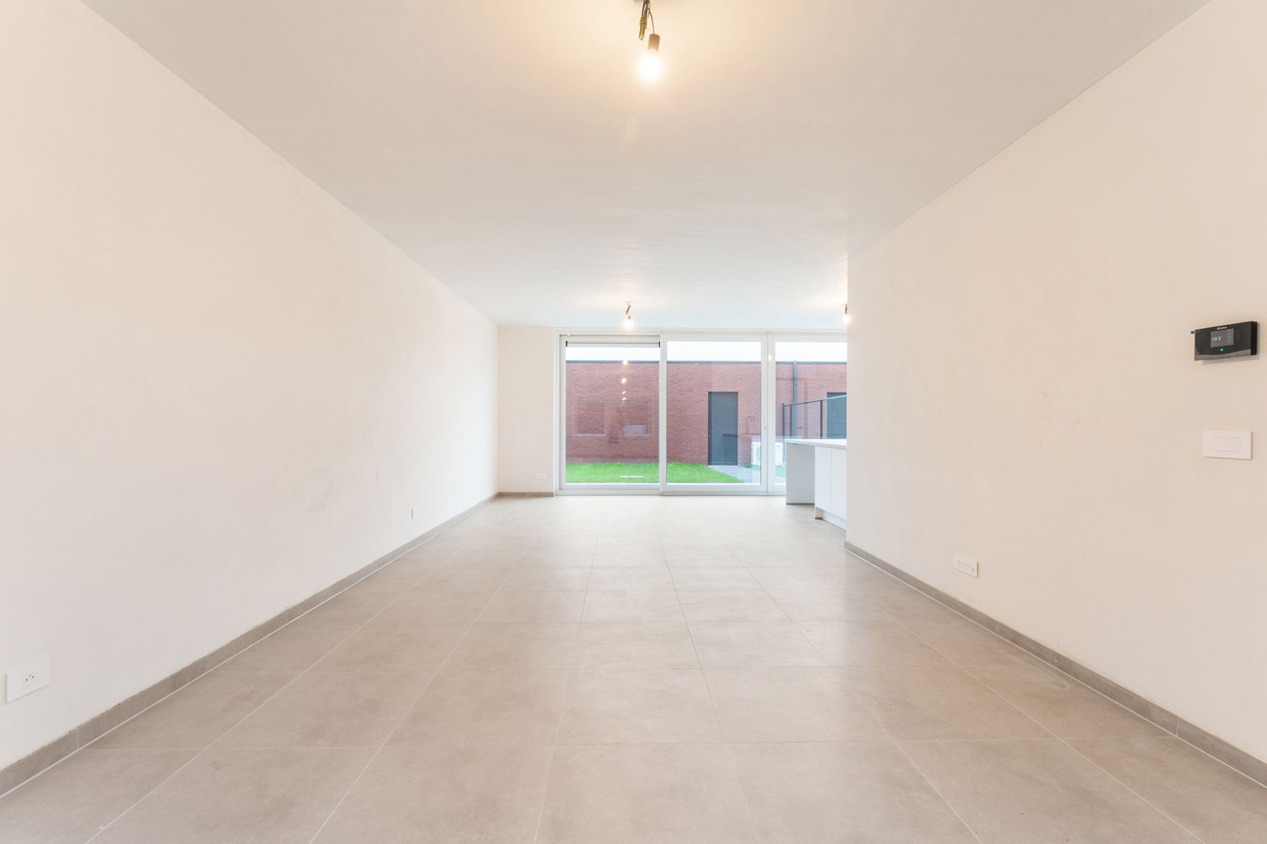 Halfopen nieuwbouwwoning foto 2