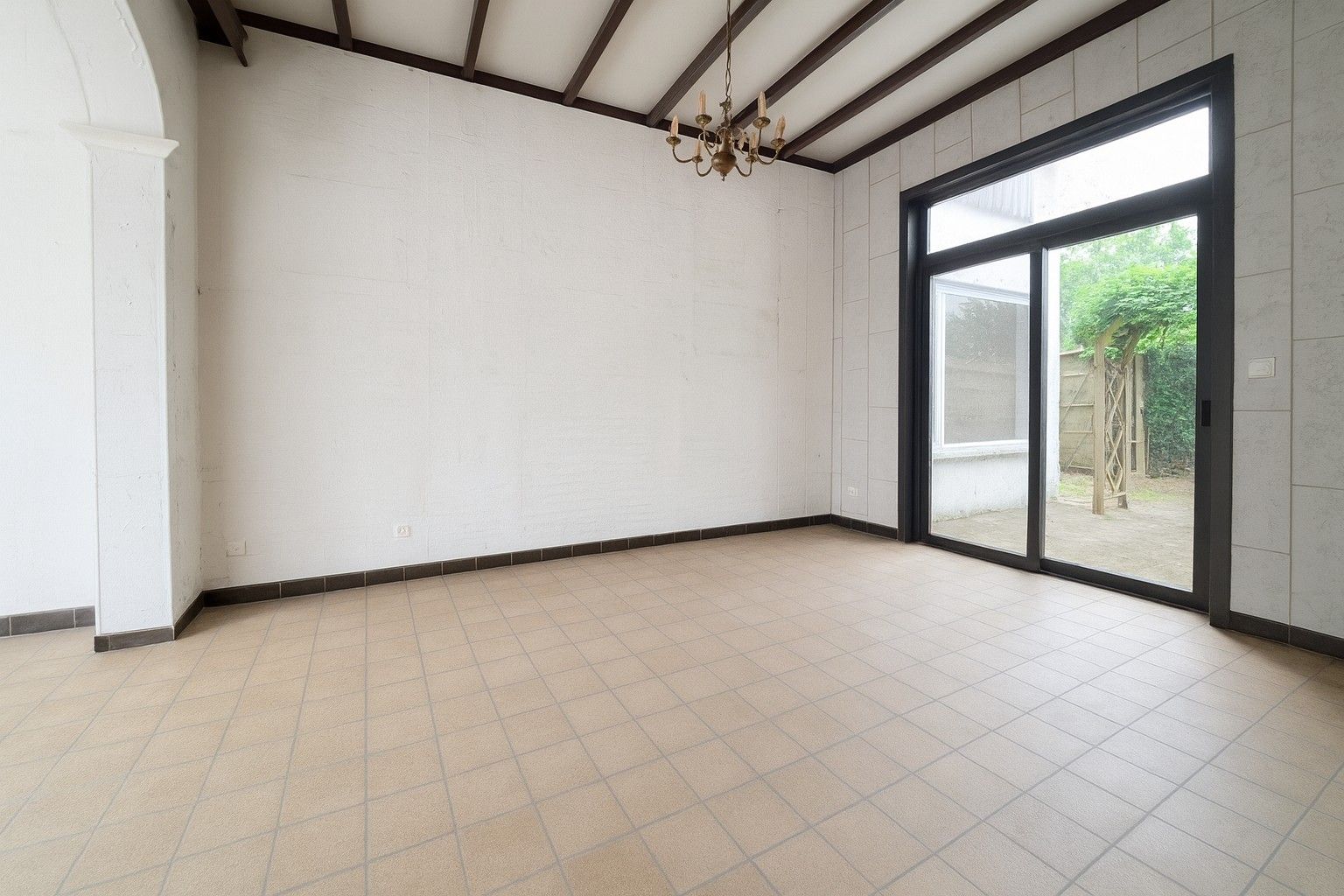 Te renoveren woning met drie slaapkamers te koop in Eeklo foto 3