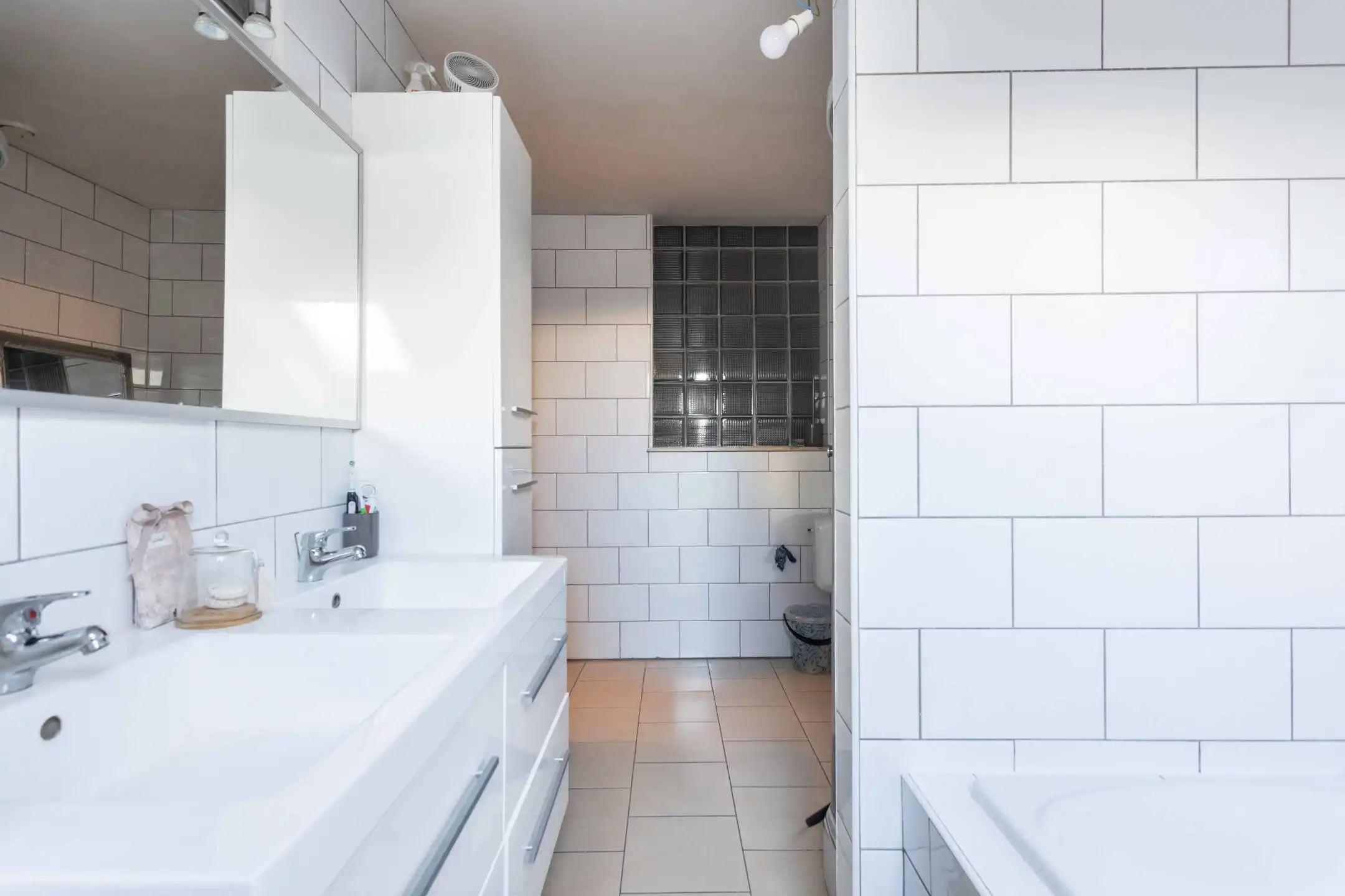 Ruim, instapklaar appartement met terras nabij het centrum! foto 13