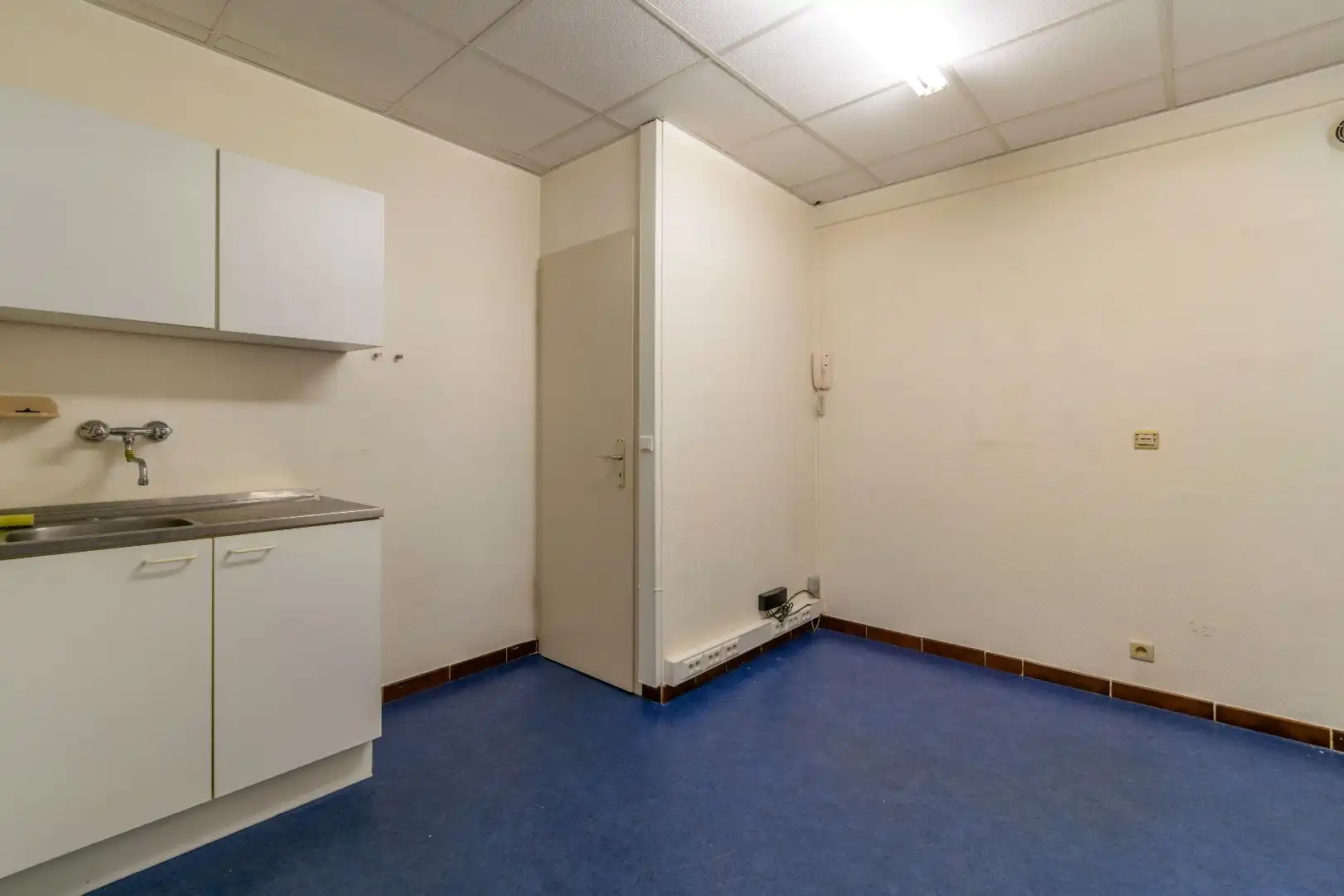 INSTAPKLAAR HANDELS-/KANTOORGELIJKVLOERS (106m²) foto 6