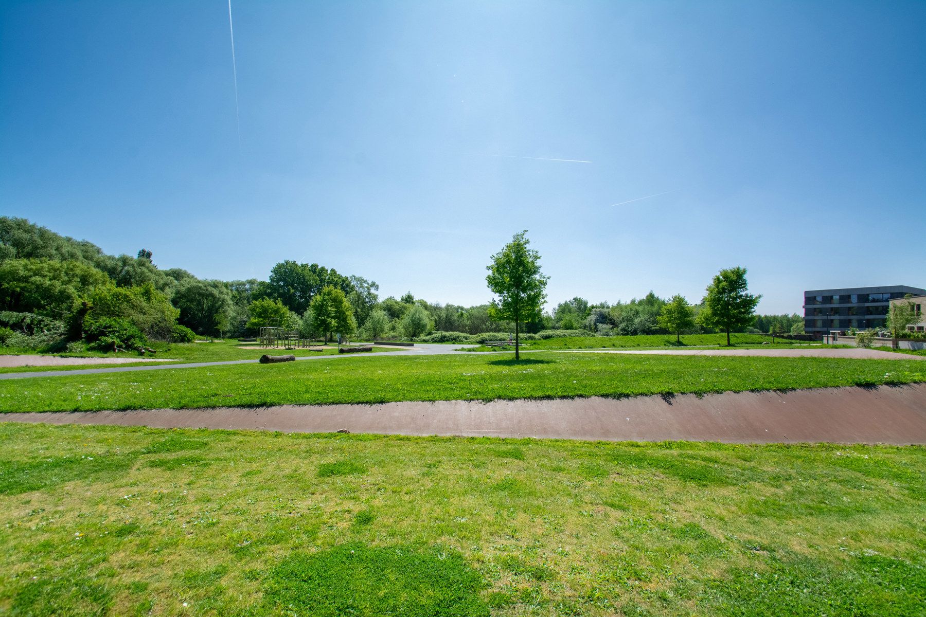 Rustig en comfortabel 2slpk appt. met zicht op park  foto 17