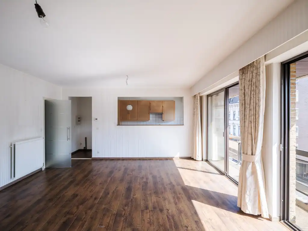 Op te frissen drieslaapkamerappartement met open zicht over het Citadelpark. foto 5