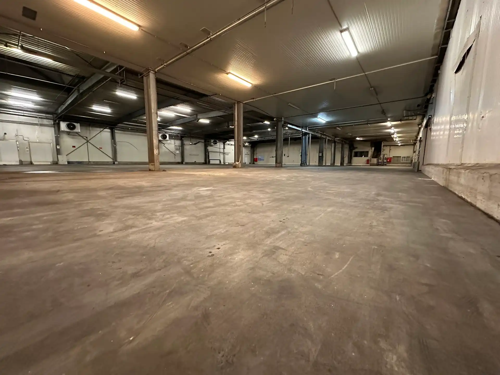 Semi-industrieel gebouw te huur foto 3