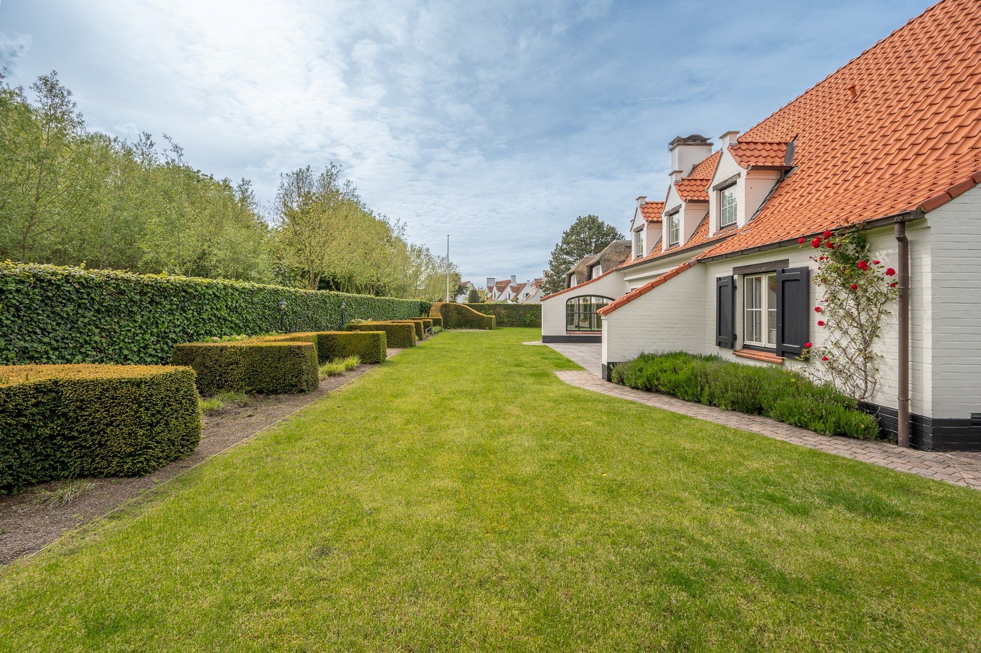 Karakteristieke, alleenstaande villa met mooie, groene zichten gelegen nabij de Magere schorre en Kalfmolen te Knokke.  foto 7