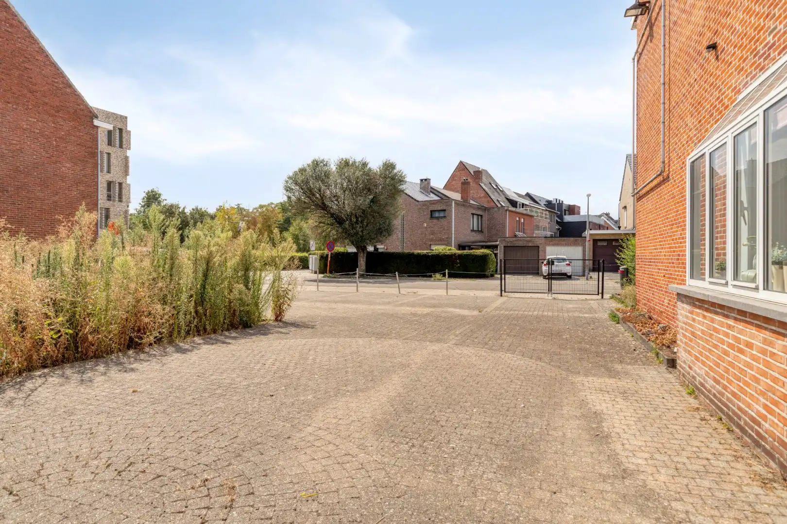 Instapklare woning met 3 SLPKS nabij het centrum van Mol !  foto 25
