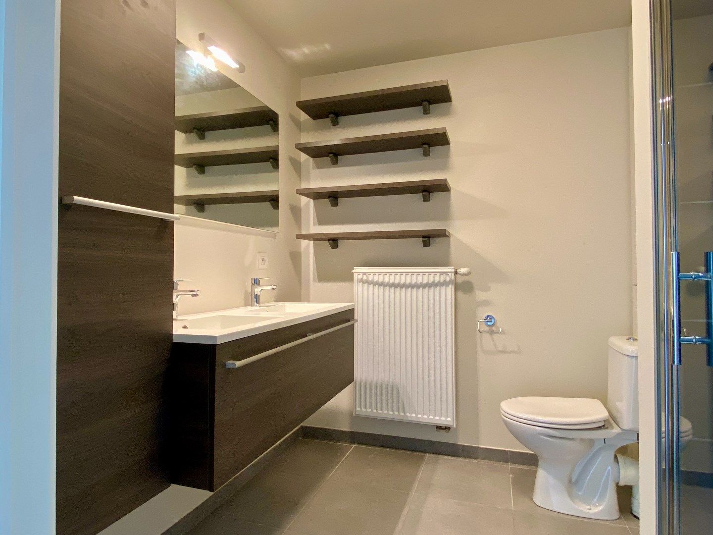 Instapklaar appartement met garage en ruim terras foto 10