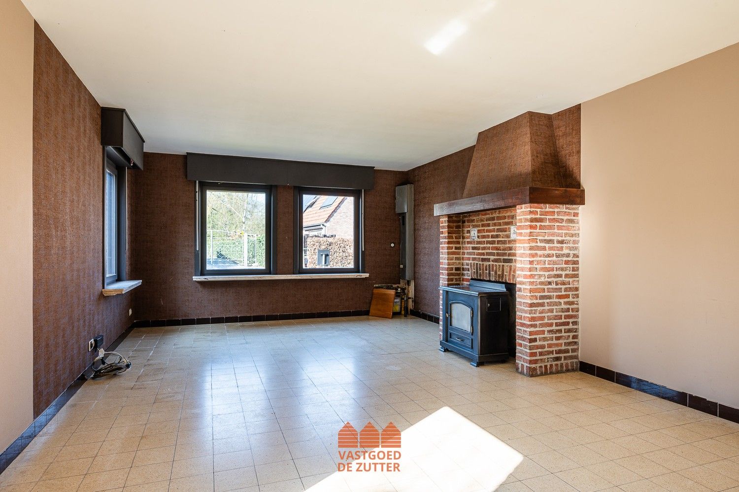 Halfopen bebouwing met tuin en garage in rustige doodlopende straat foto 5