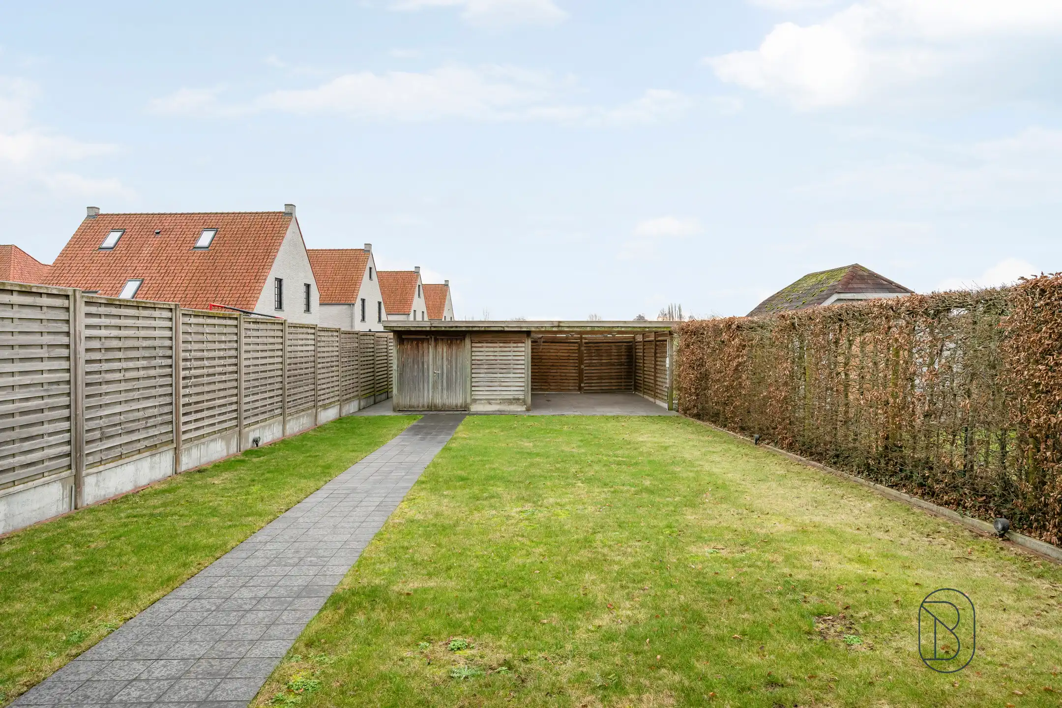 Topgelegen handelspand met woonst foto 23