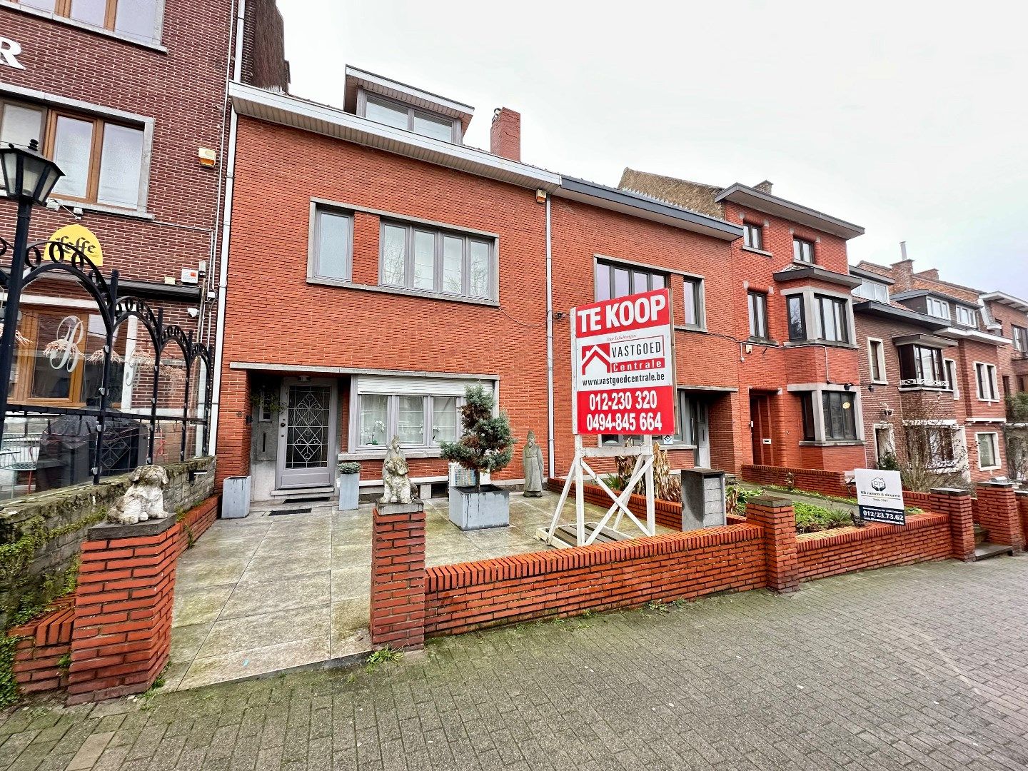 Ruime woning in Tongeren met terras, garage en 3 slaapkamers  foto {{pictureIndex}}