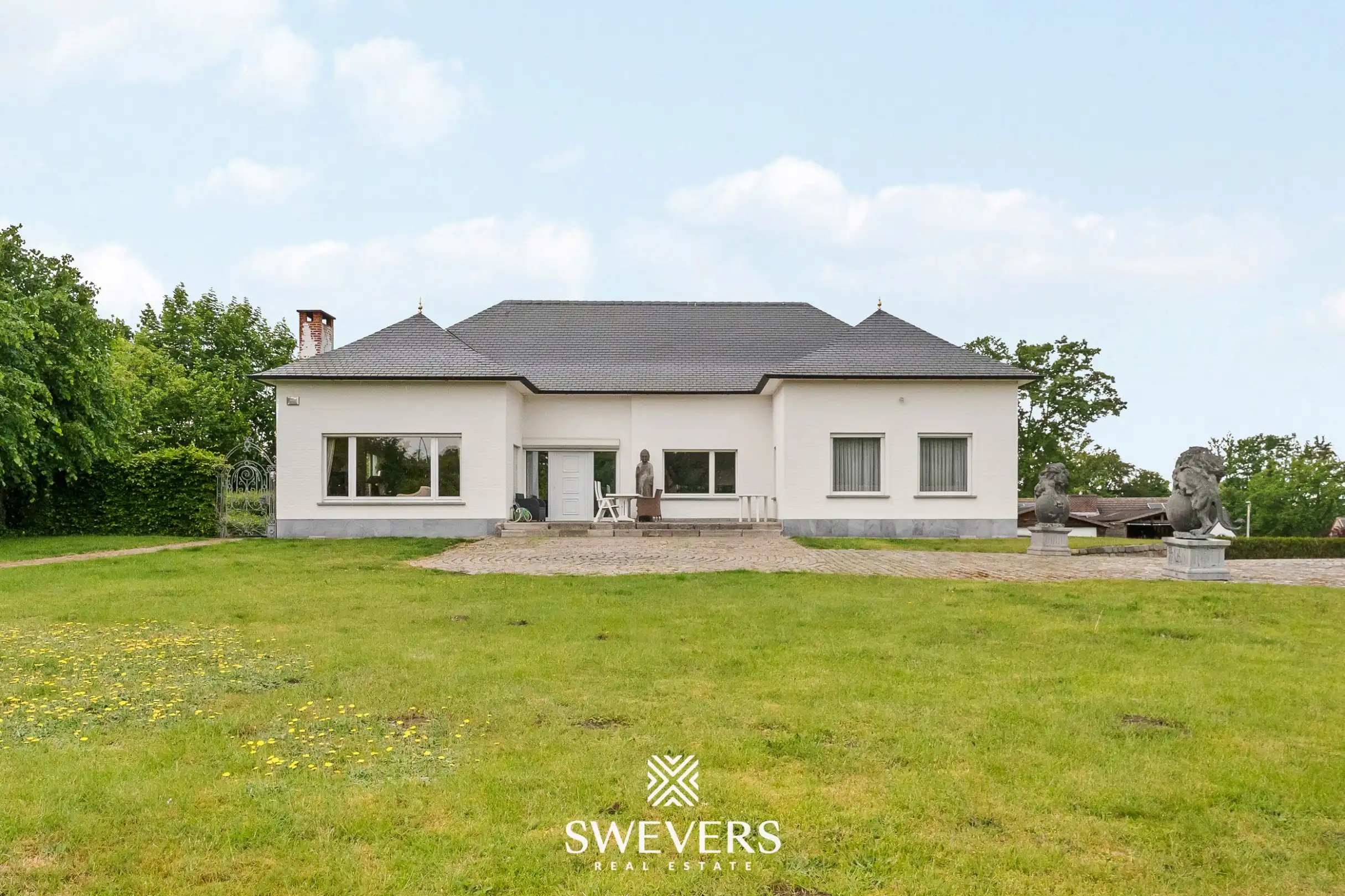 Statige villa met 57a 24ca grond en eindeloos potentieel foto 2