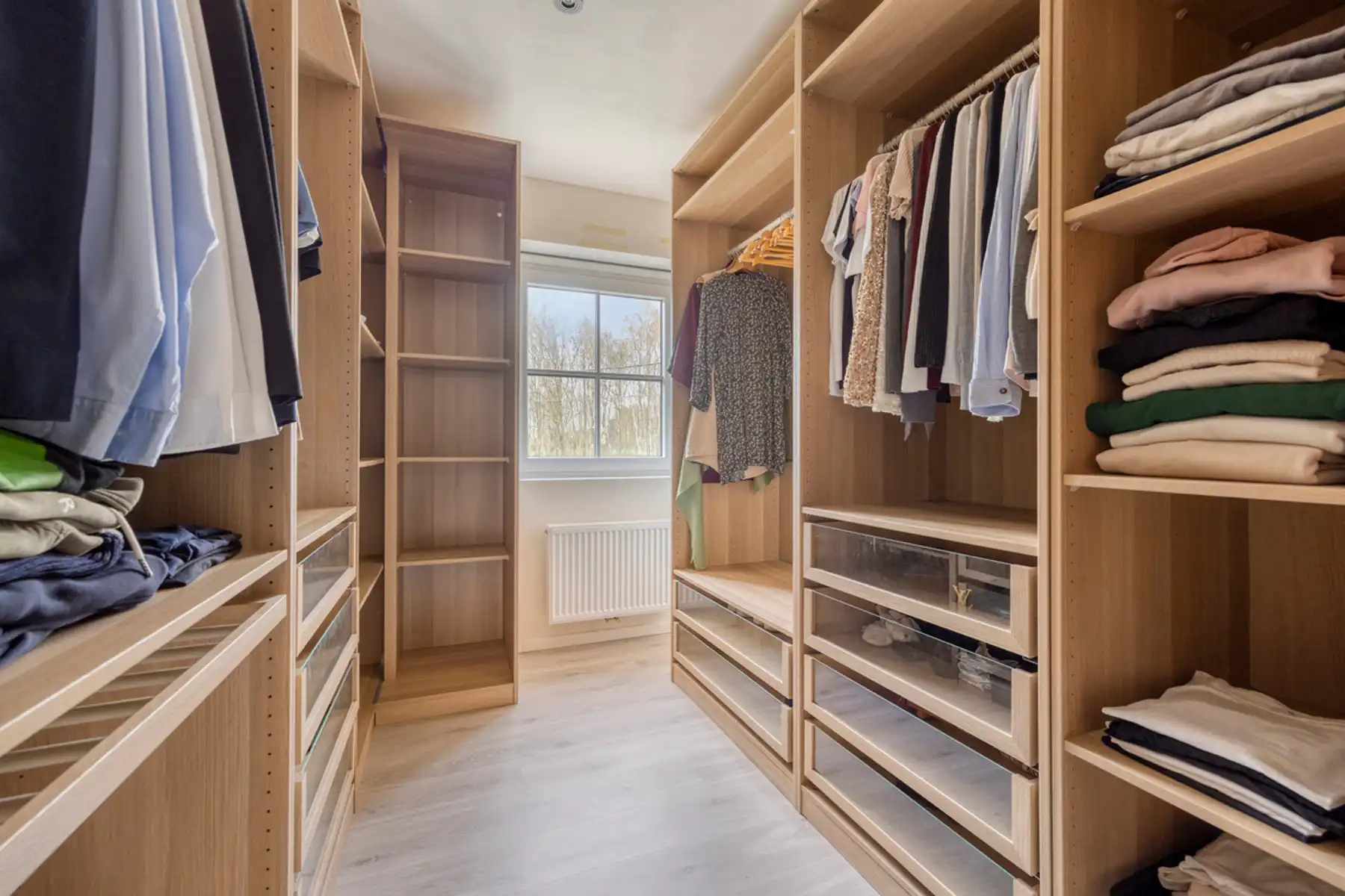 Smaakvolle nieuwbouwwoning op toplocatie met ruime oprit  foto 20
