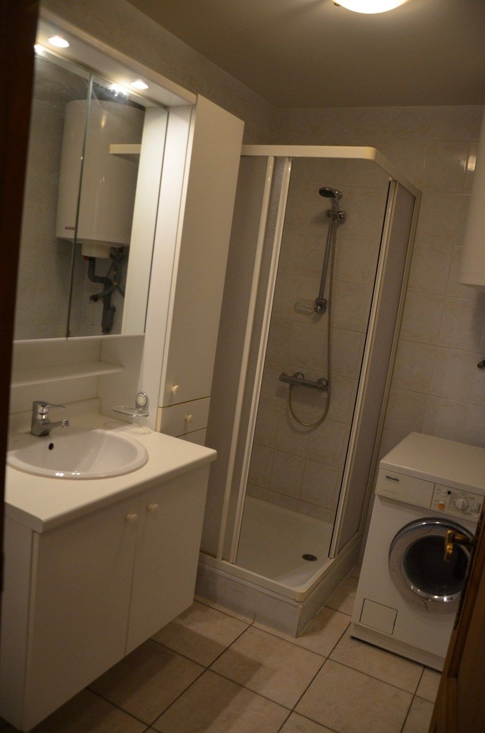 Appartement eerste verdieping met garage. foto 6