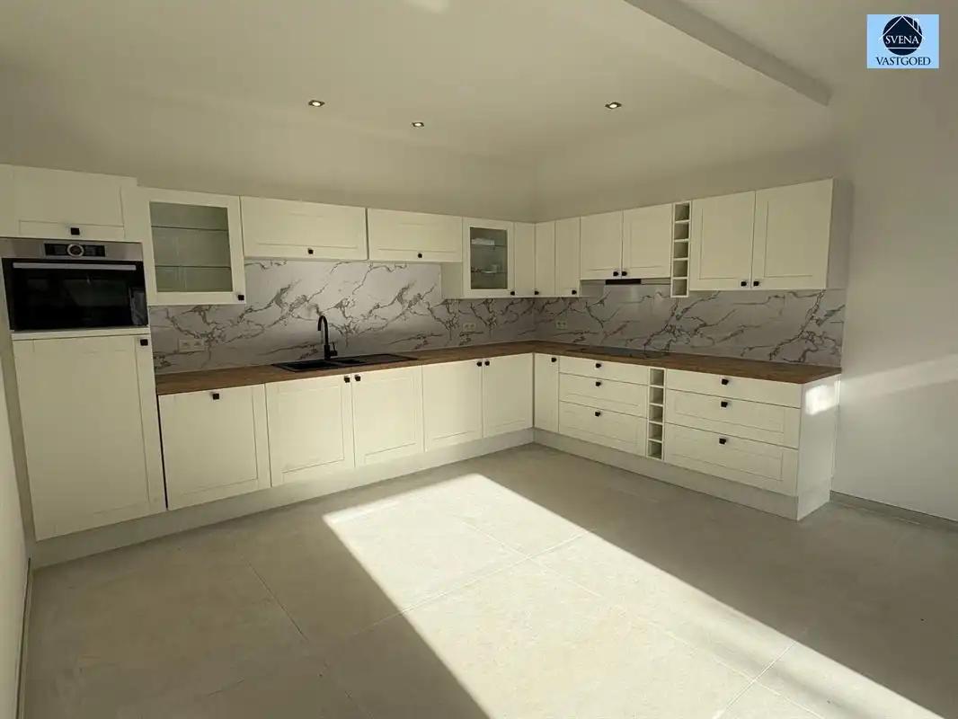 ZEER RUIME WONING MET 4 SLAAPKAMERS EN 2 GARAGES foto 10