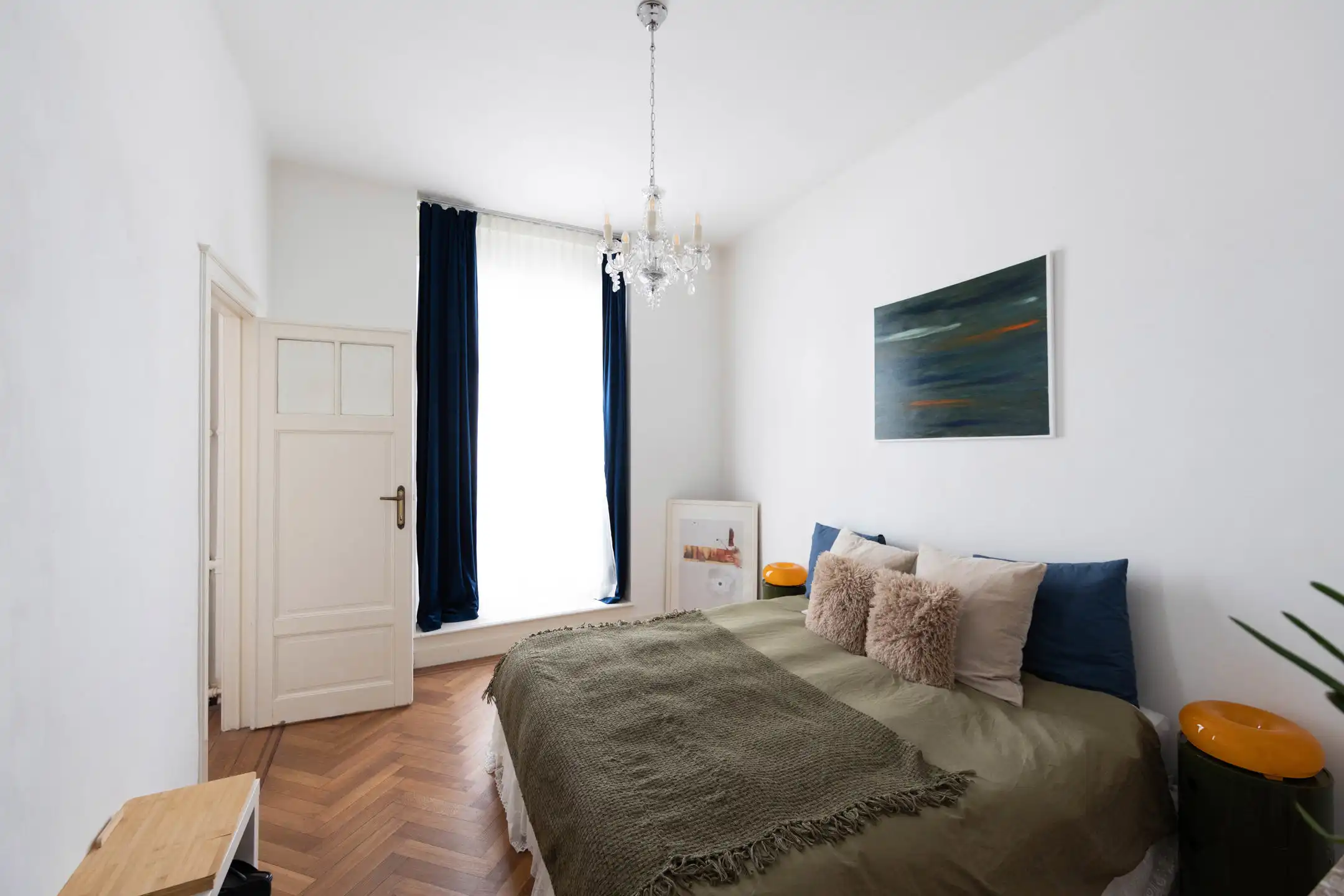 ANTWERPEN - Twee slaapkamer appartement nabij de Meir foto 8