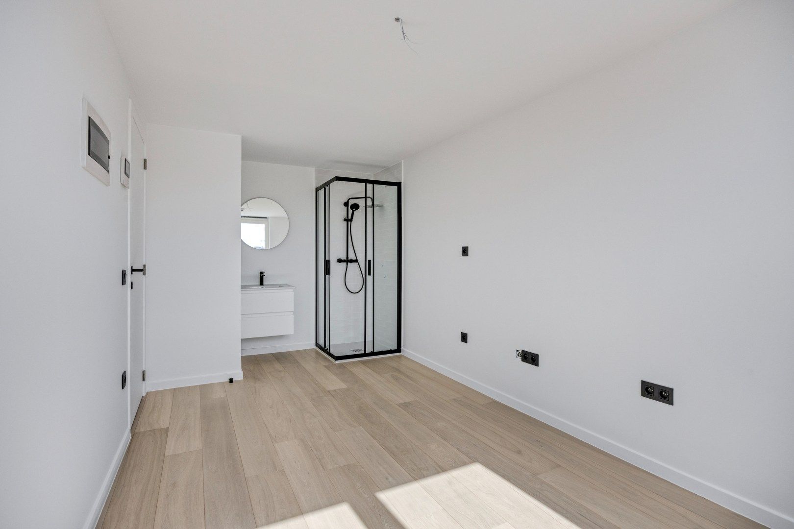 Volledig gerenoveerde en gemeubelde studentenkamer in een kleinschalige residentie! foto 10