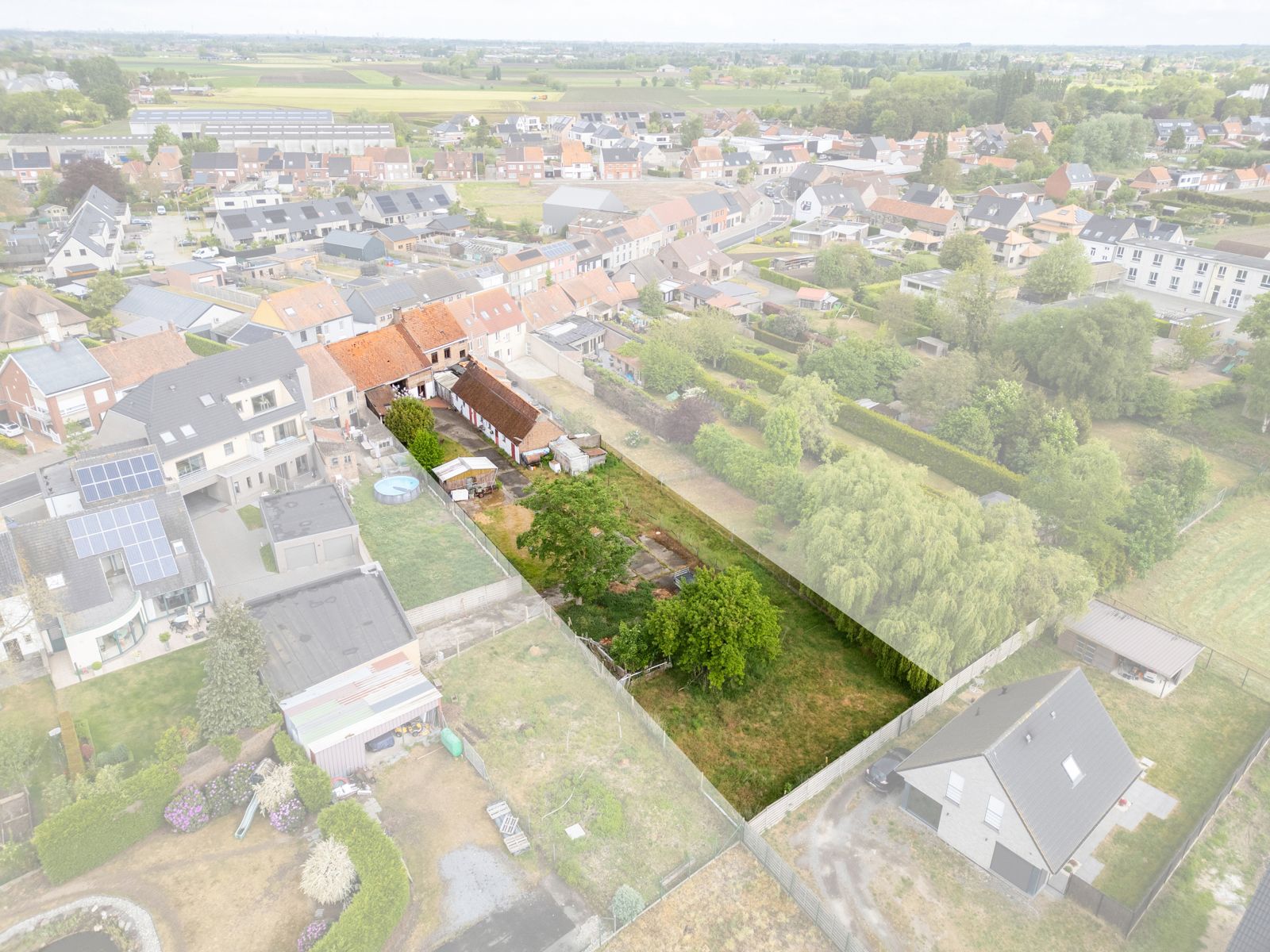 Te renoveren woning met bijgebouwen op perceel van 1697 m² foto 4