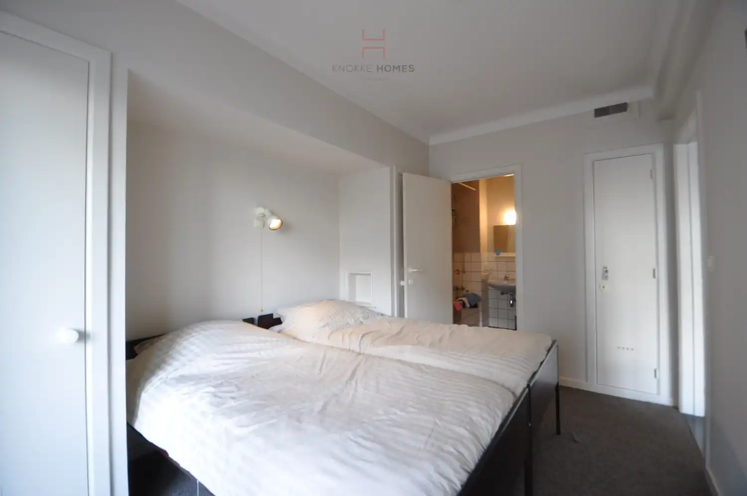 Gemeubeld twee-slaapkamer appartement met zijdelings zeezicht in een zijstraat van de zeedijk te Albertstrand foto 7