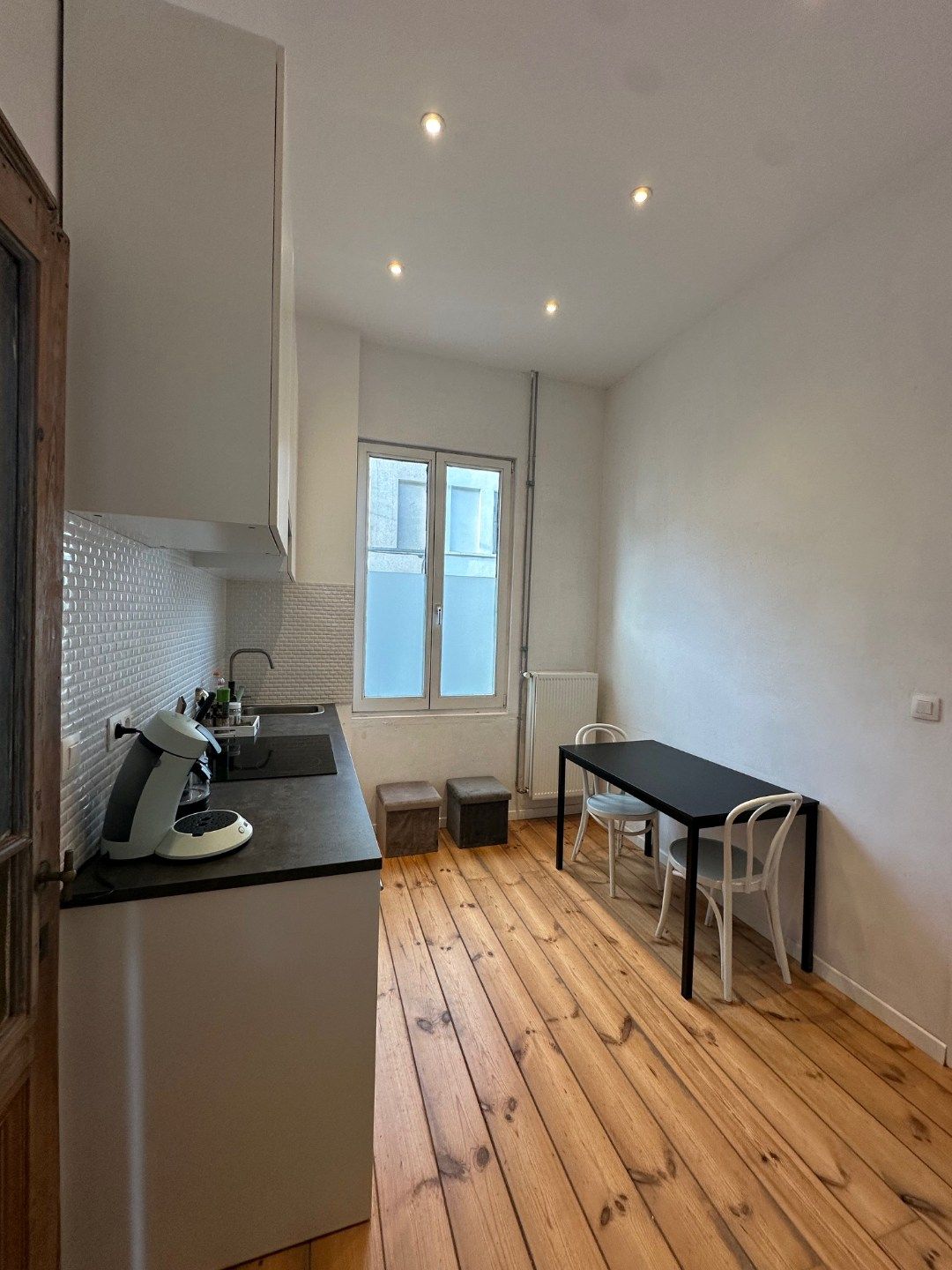 Leuke gemeubelde studio foto 3