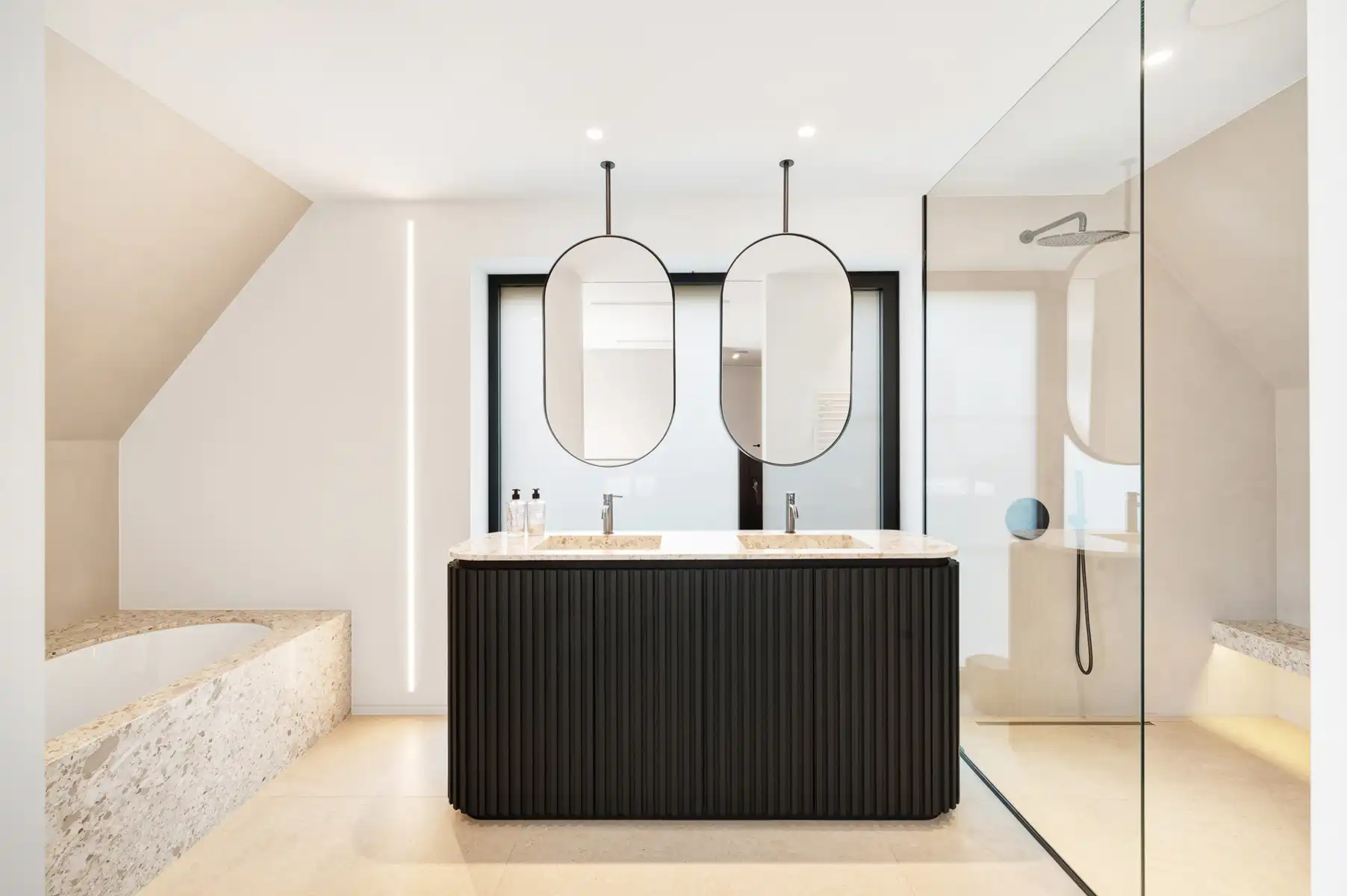 Prachtig vernieuwde villa op een rustige ligging foto 24