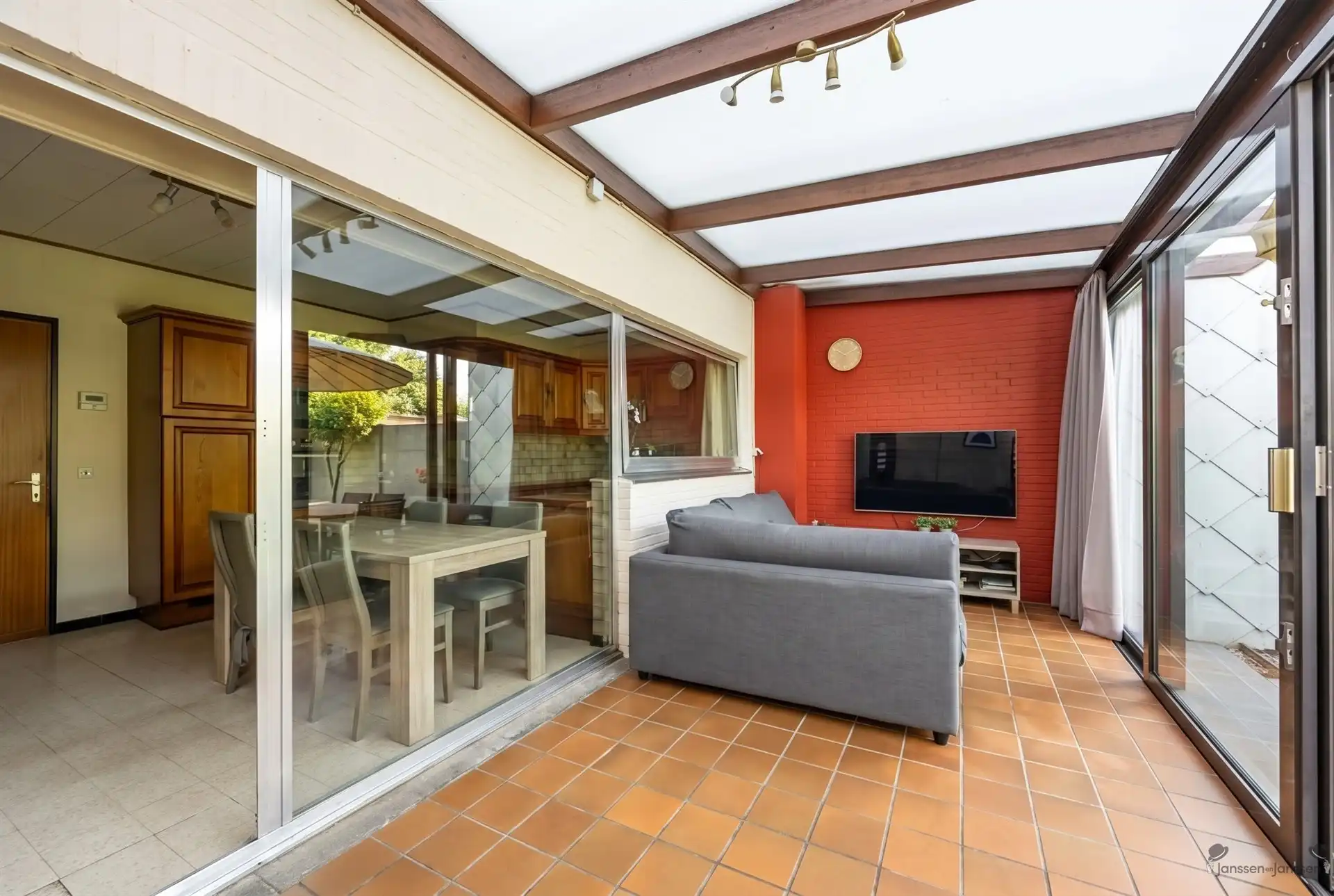 Woning met 3 slaapkamers, garage en gezellige tuin foto 5