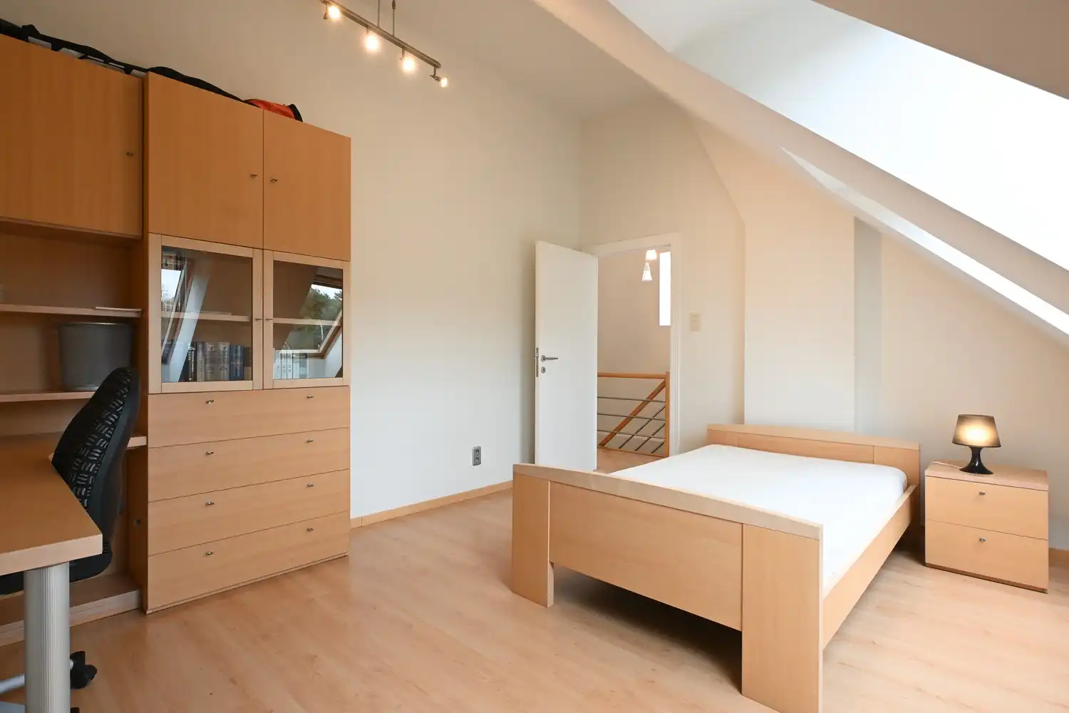 Instapklare gezinswoning met prachtige tuin en hoogwaardige afwerking foto 12