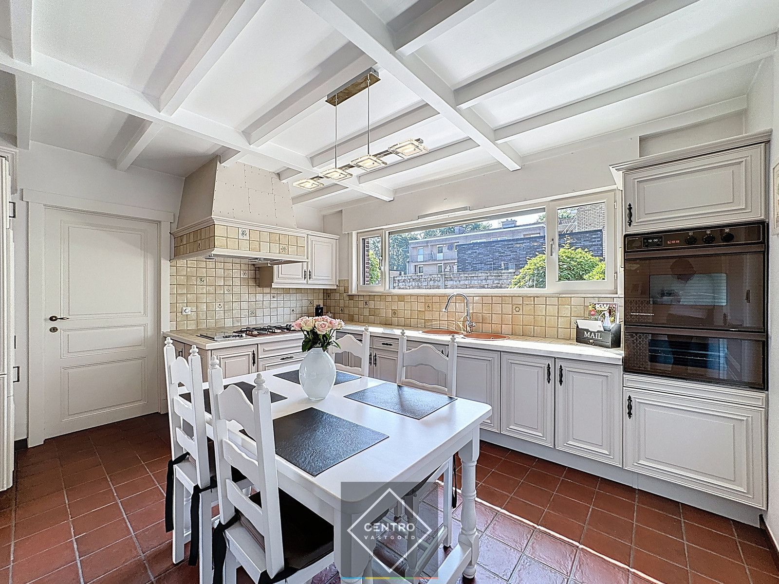 PERFECT ONDERHOUDEN woning met 3  à 4 slpks en 2 garages! foto 8