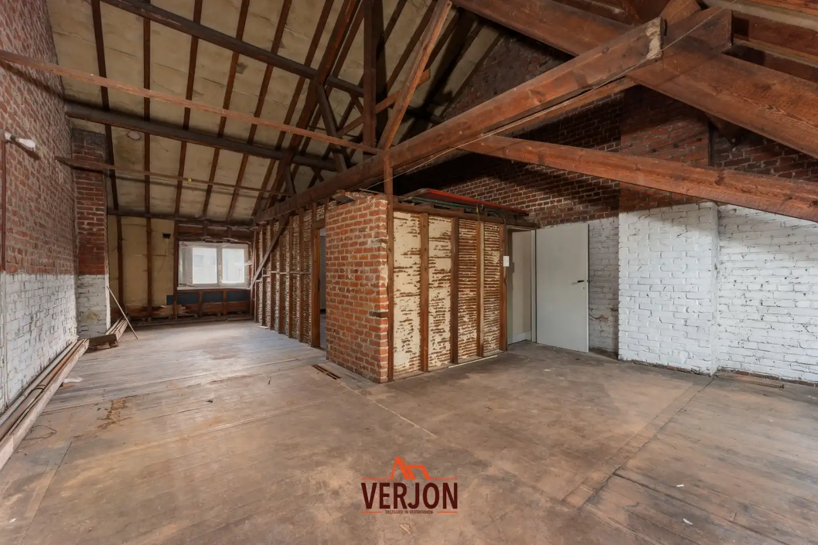 Ruime woning met mogelijkheden foto 13