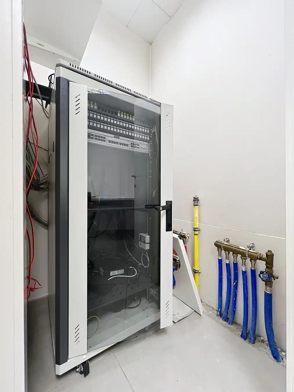 Volledig instapklare LICHTRIJKE commerciële ruimte ± 185m²  (kantoor, diensten, vrije beroepen,...) in het CENTRUM! foto 17